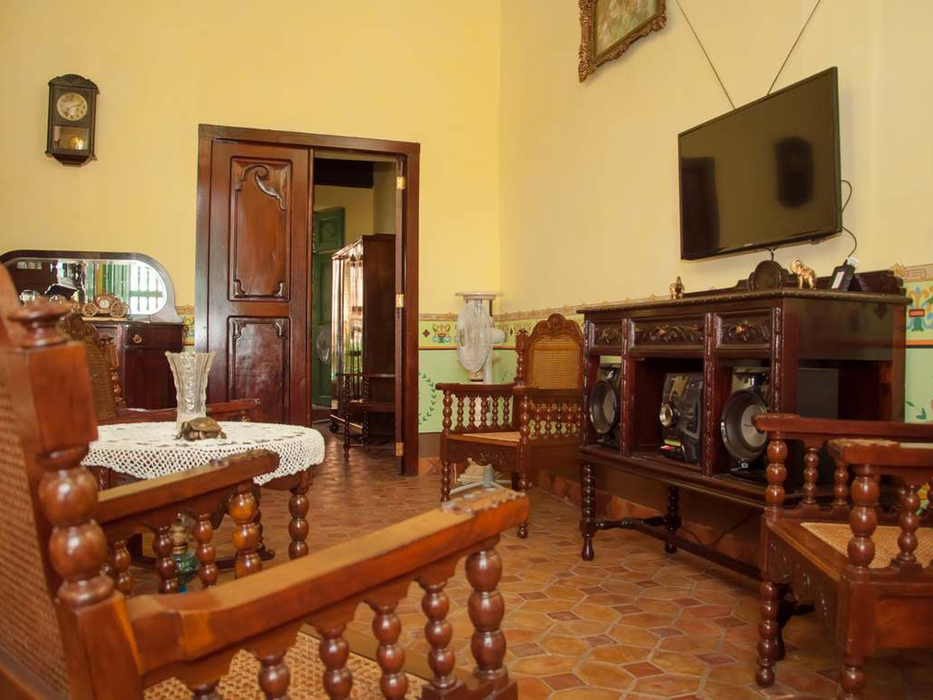 Hostal Casa Segarte 1749, JESÚS MENÉNDEZ (Alameda) No. 213House's living room