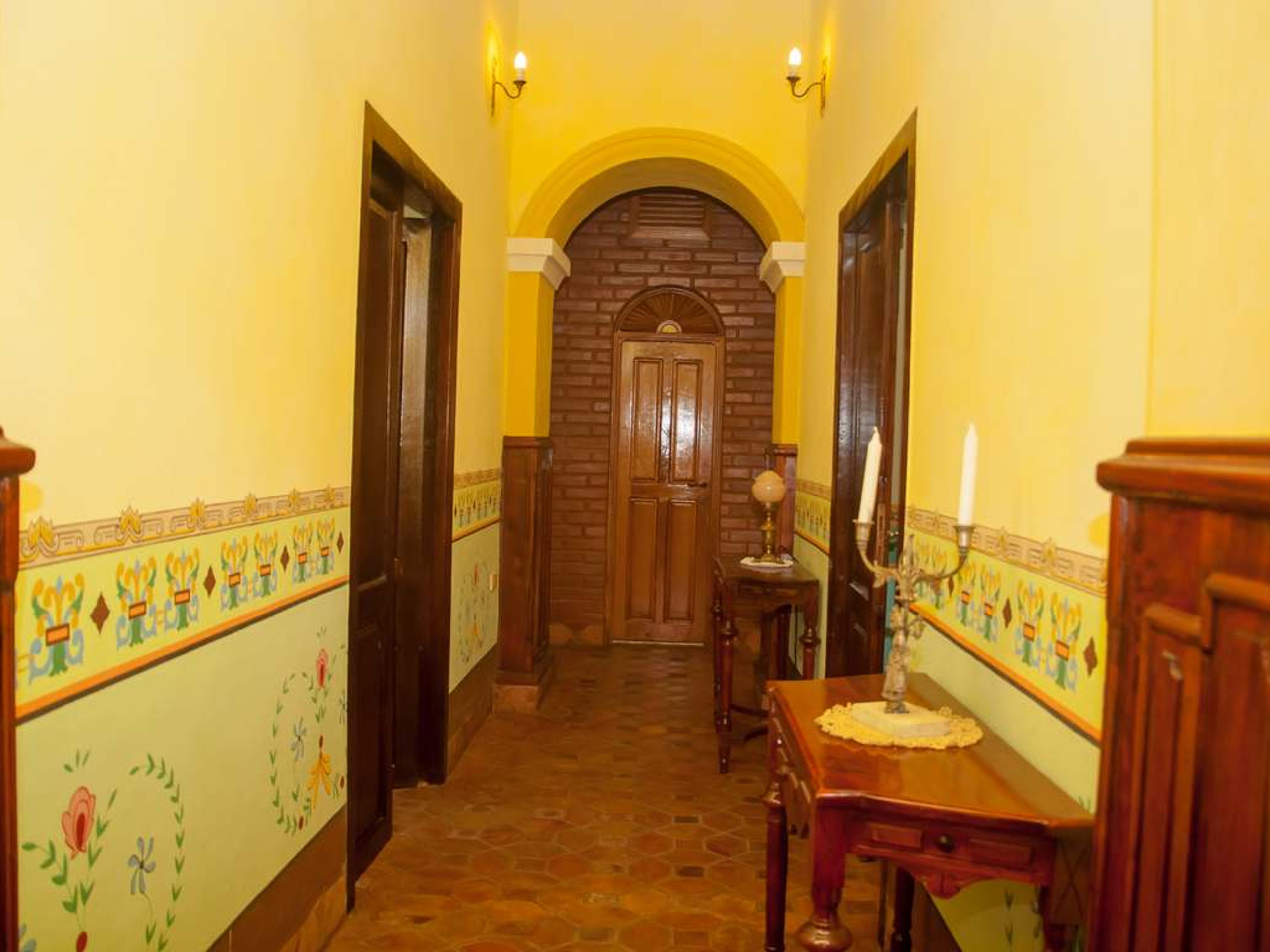Hostal Casa Segarte 1749, JESÚS MENÉNDEZ (Alameda) No. 213House's details