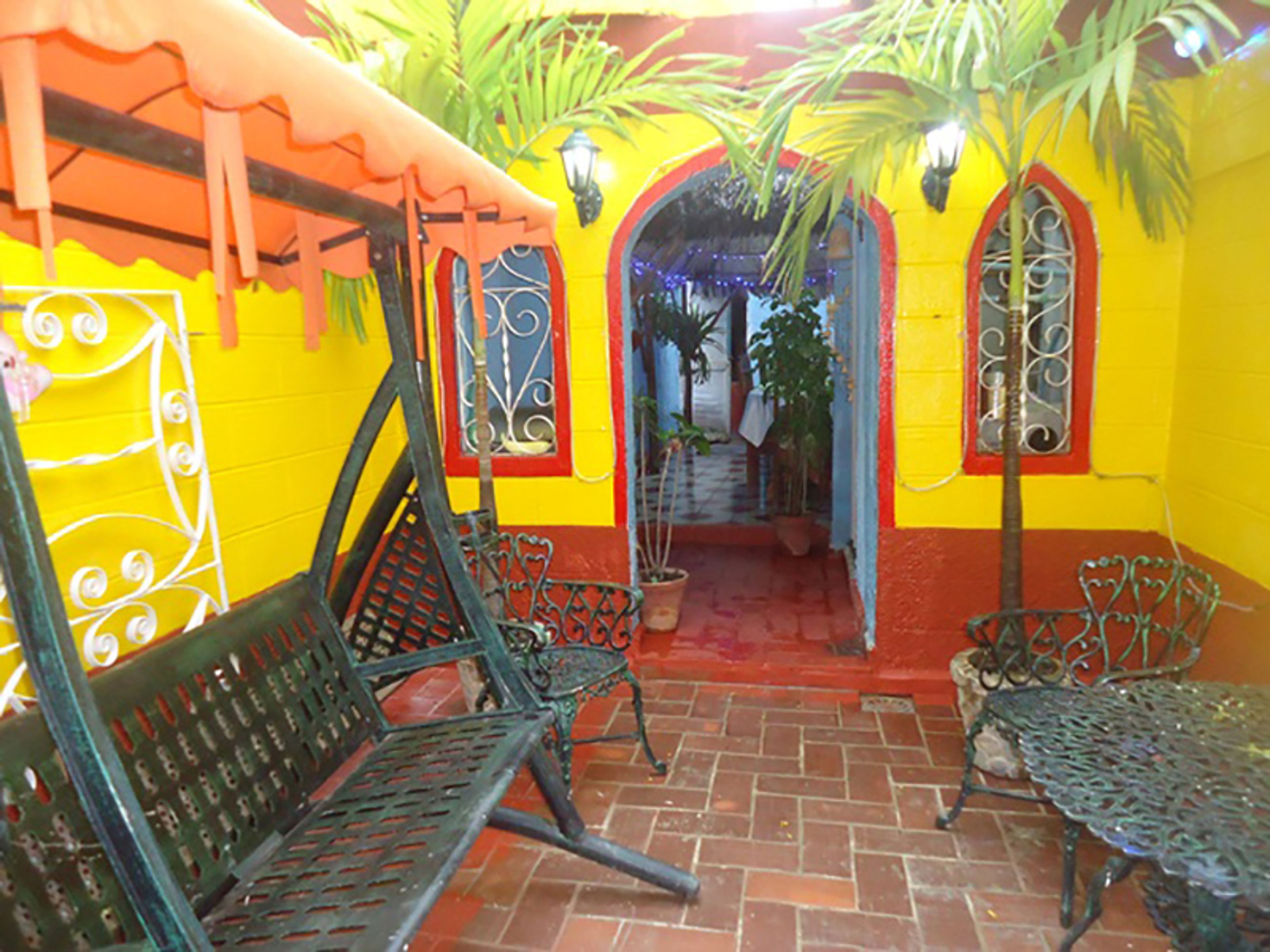 Hostal Lozano´s, MIGUEL CALZADA (Borrell), No.64House's patio view