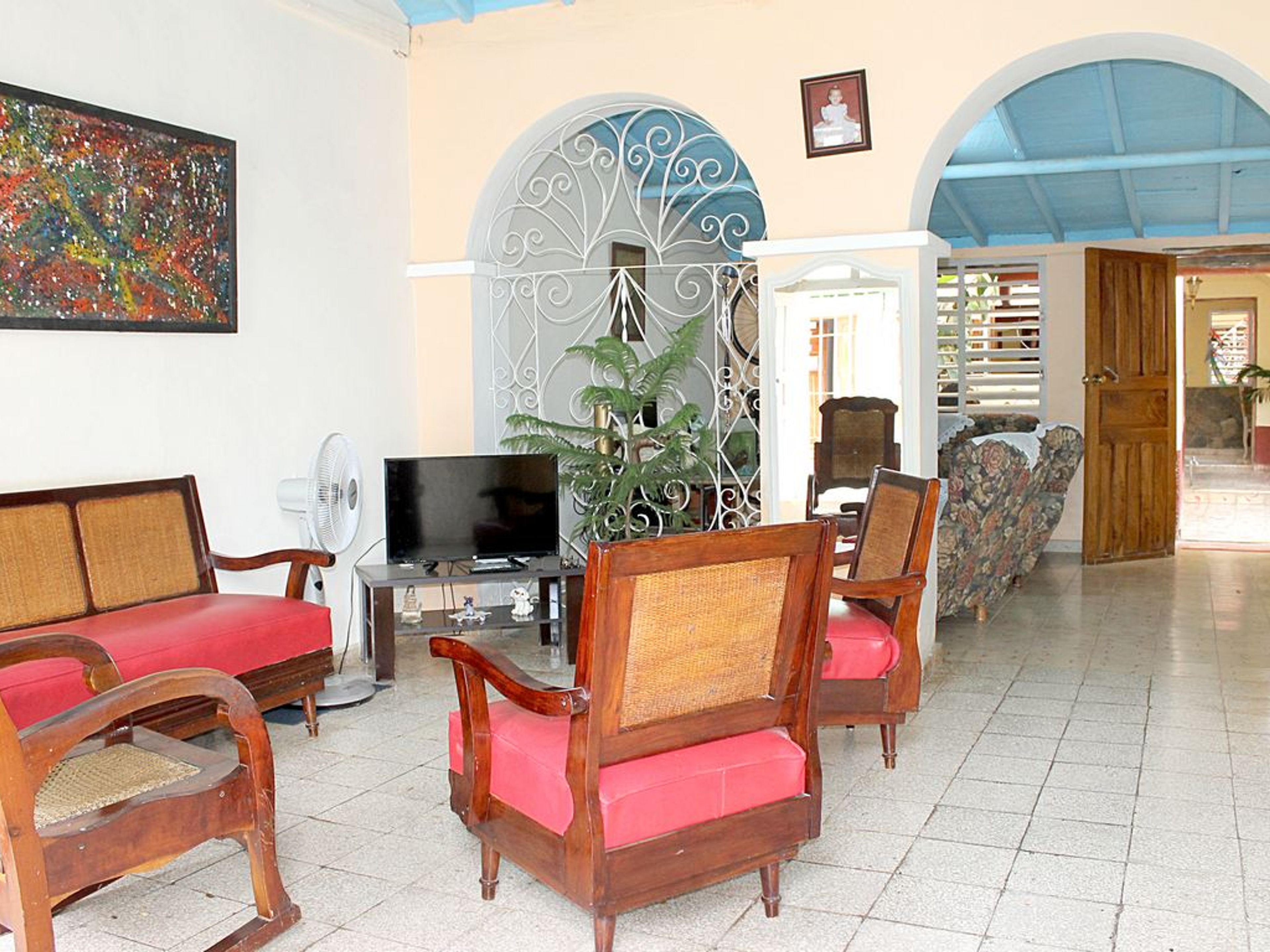 Hostal Companioni, ANTONIO GUITERAS (Mercedes), No.131-AHouse's living room