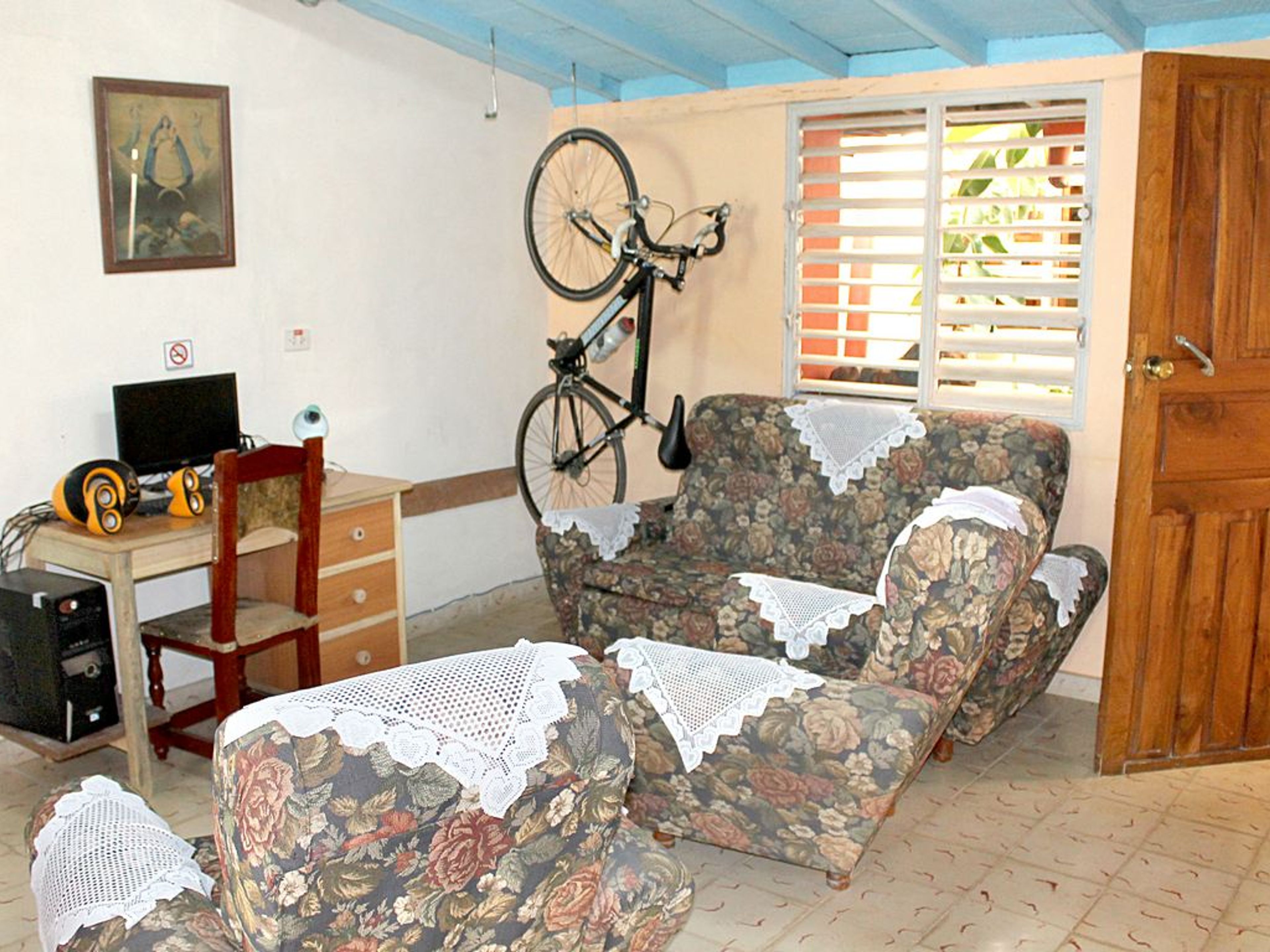 Hostal Companioni, ANTONIO GUITERAS (Mercedes), No.131-AHouse's hall view