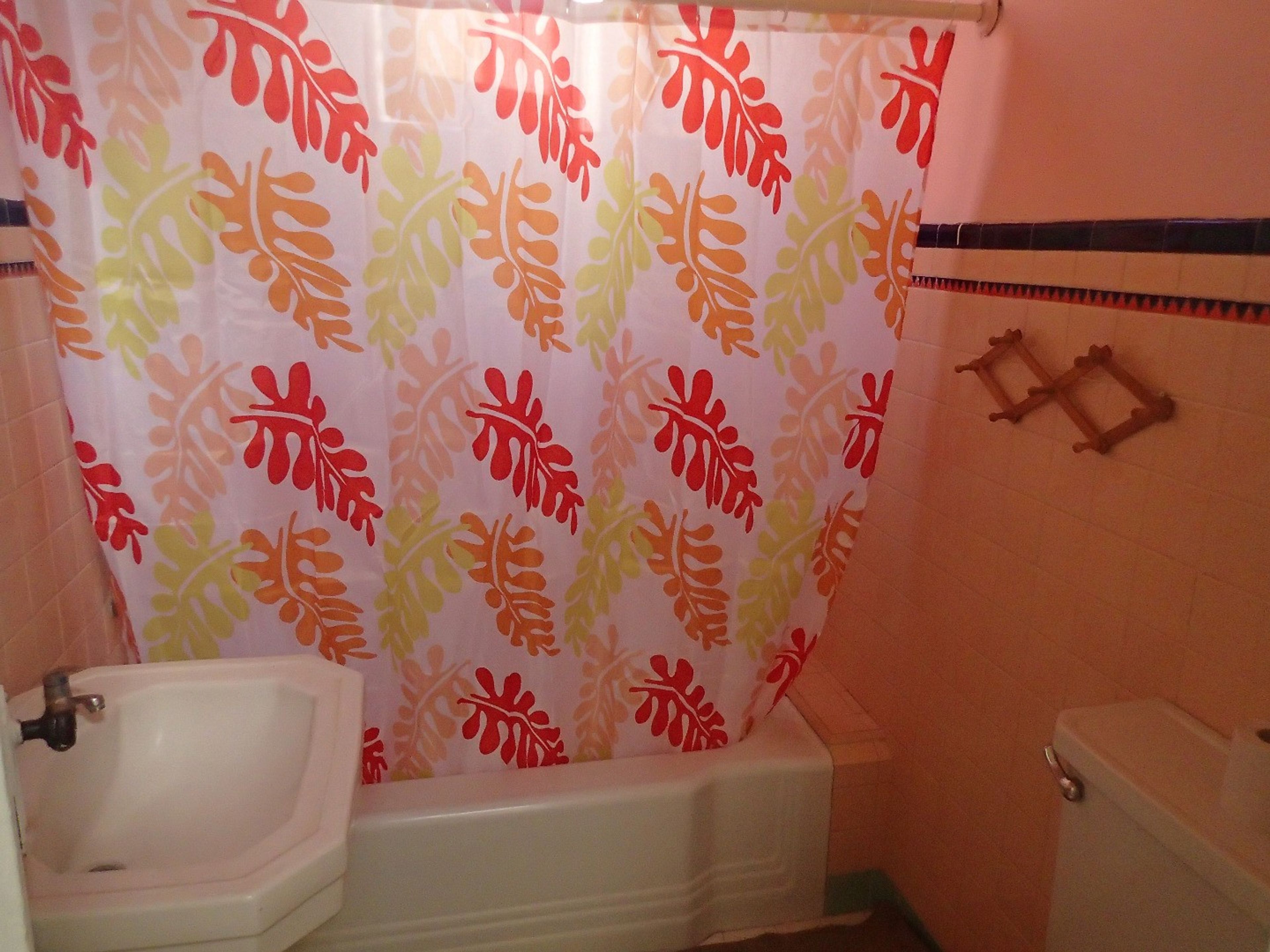 Дом Abel, CALLE 18, 2do piso, e/ 19 y 23, Vedado, La Habana, Cuba.Bathroom's view