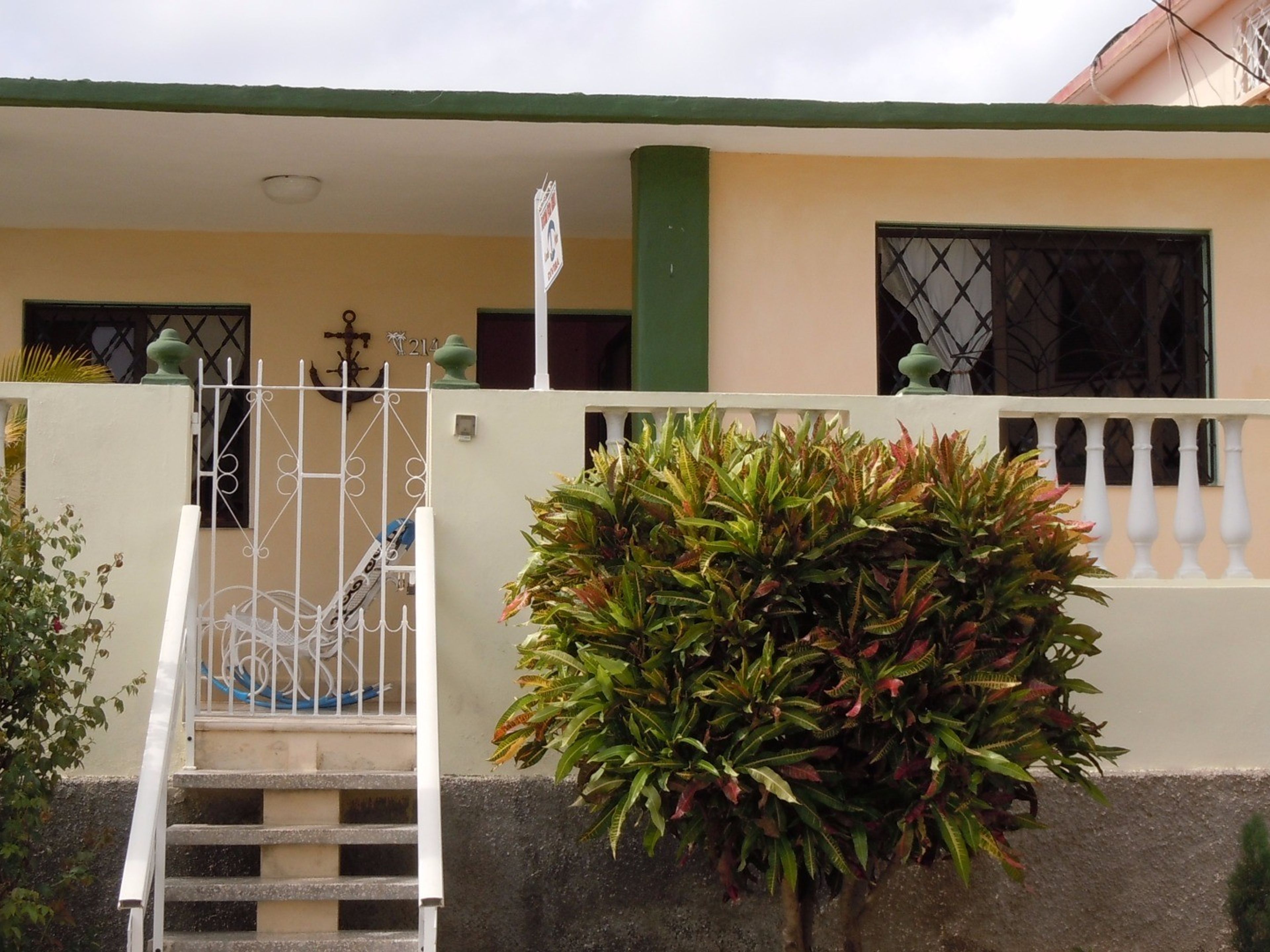 Casa Karelia y Victor, CALLE 43, No. 214