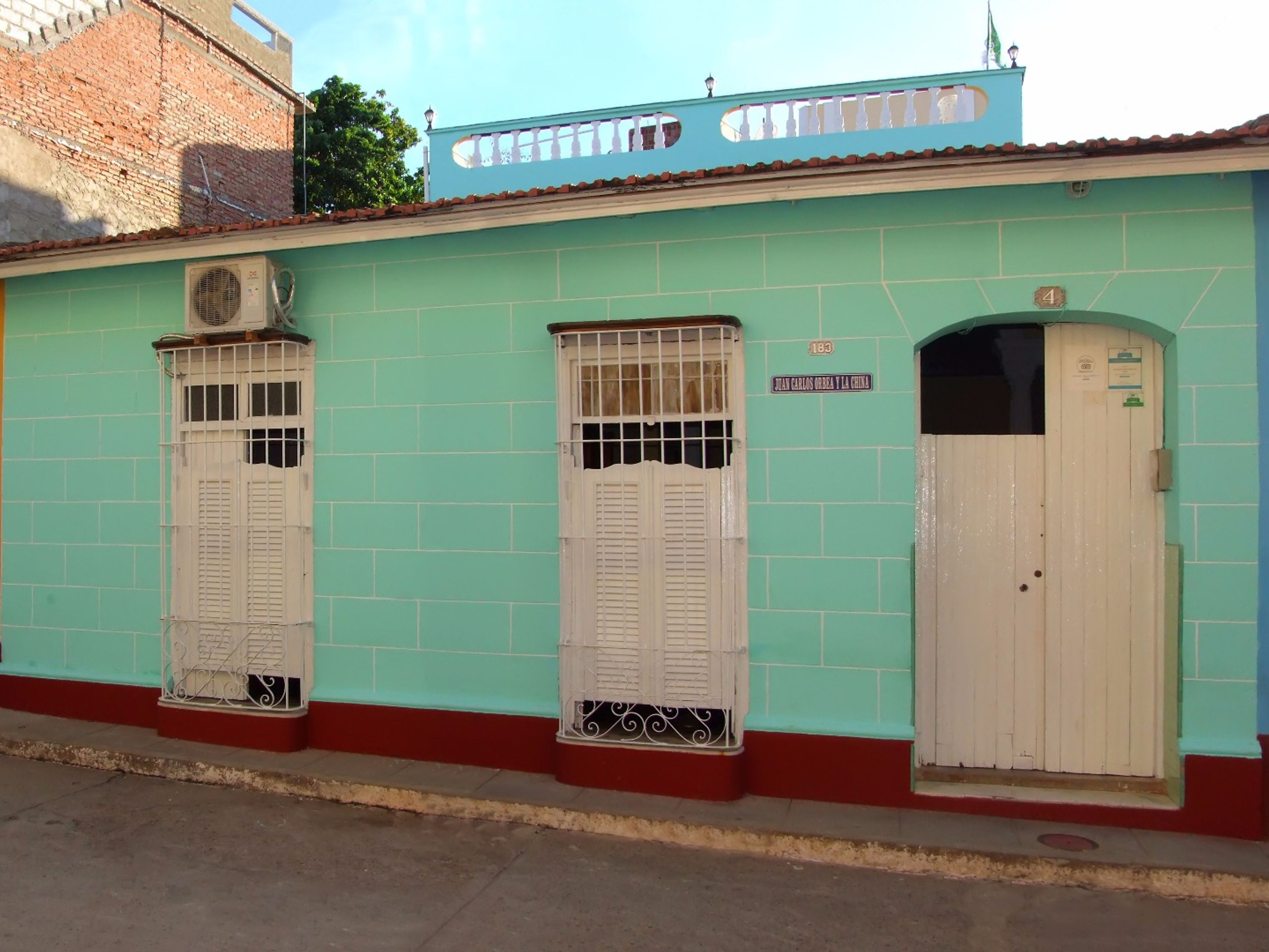 Casa Juan Carlos Orbea y La China, FRANCISCO PETERSSEN (Cocó o Chinchiquirá), No. 183