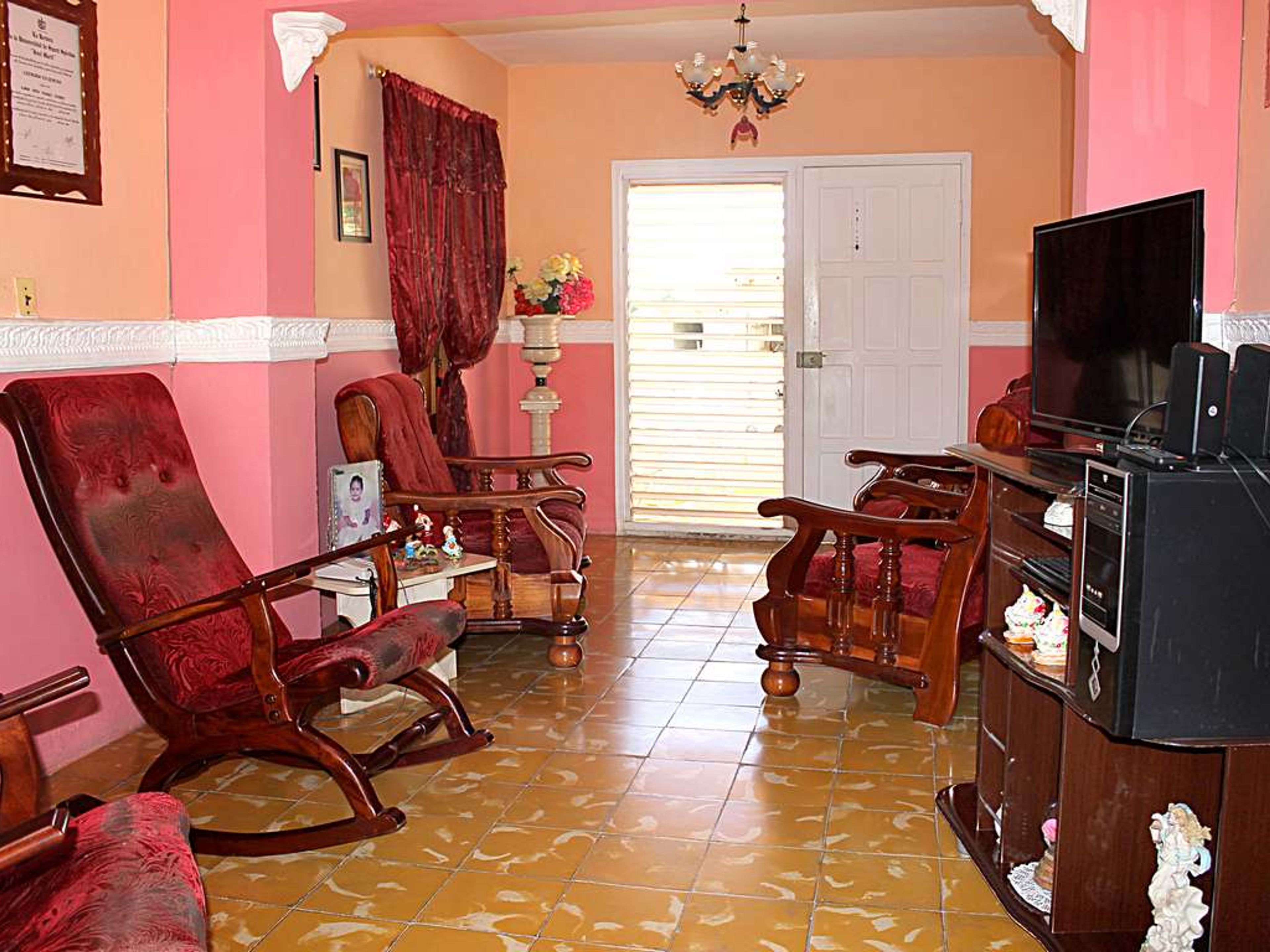 Hostal Mariela y Denis, CLEMENTE PEREIRA (Cruz Verde) No. 84-A (altos)House's living room