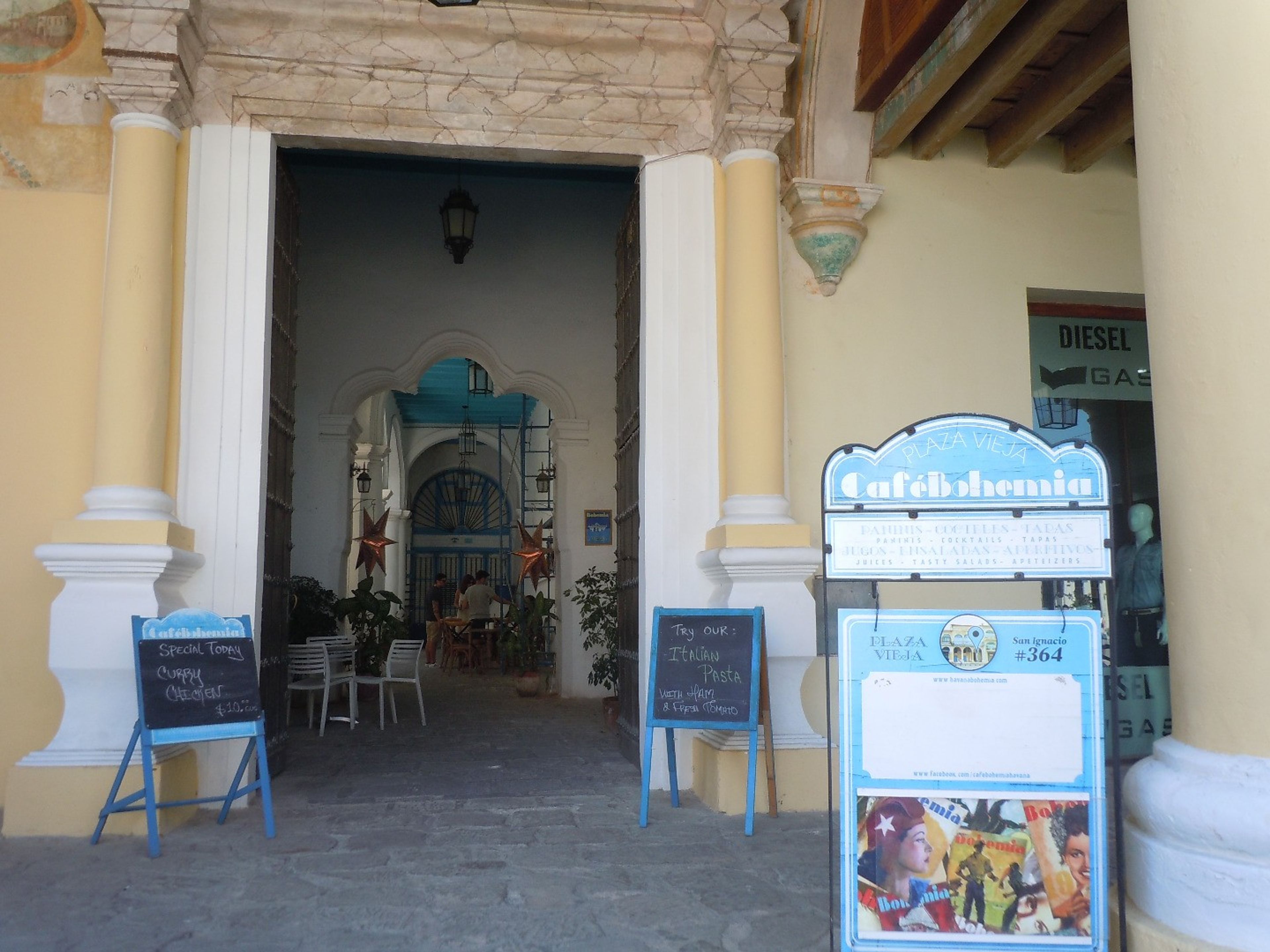 Estancia Bohemia, SAN IGNACIO, No. 364 - Building's entrance panoramic view