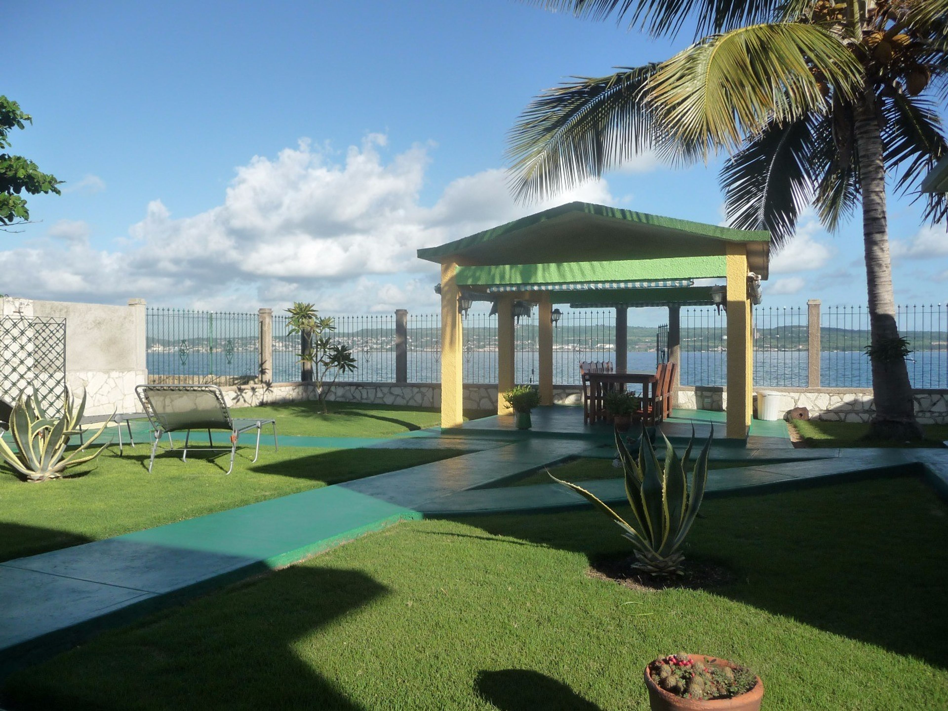 Hostal VillaMar, CALLE 127, No. 20809Inside patio view
