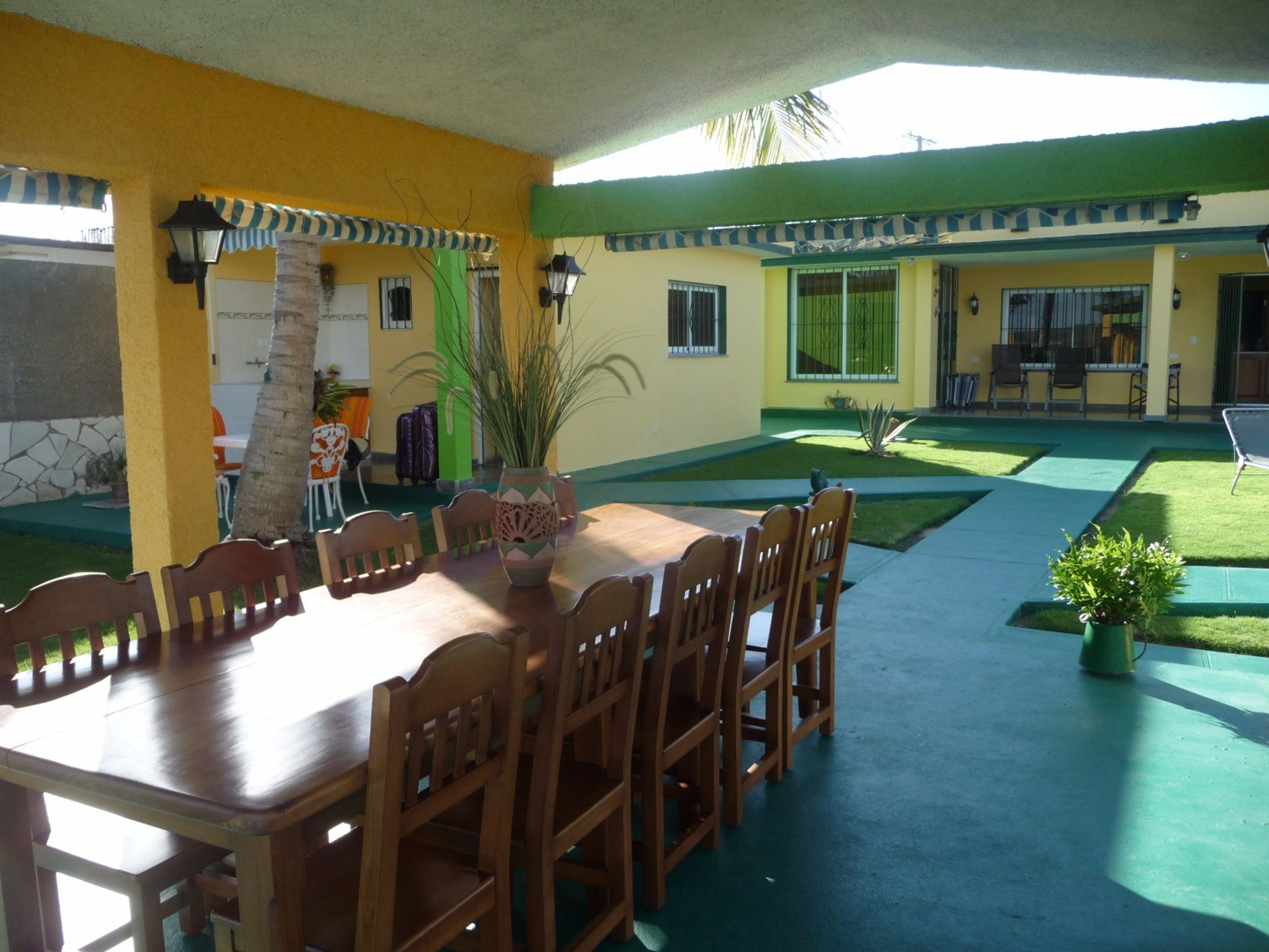 Hostal VillaMar, CALLE 127, No. 20809Inside patio view