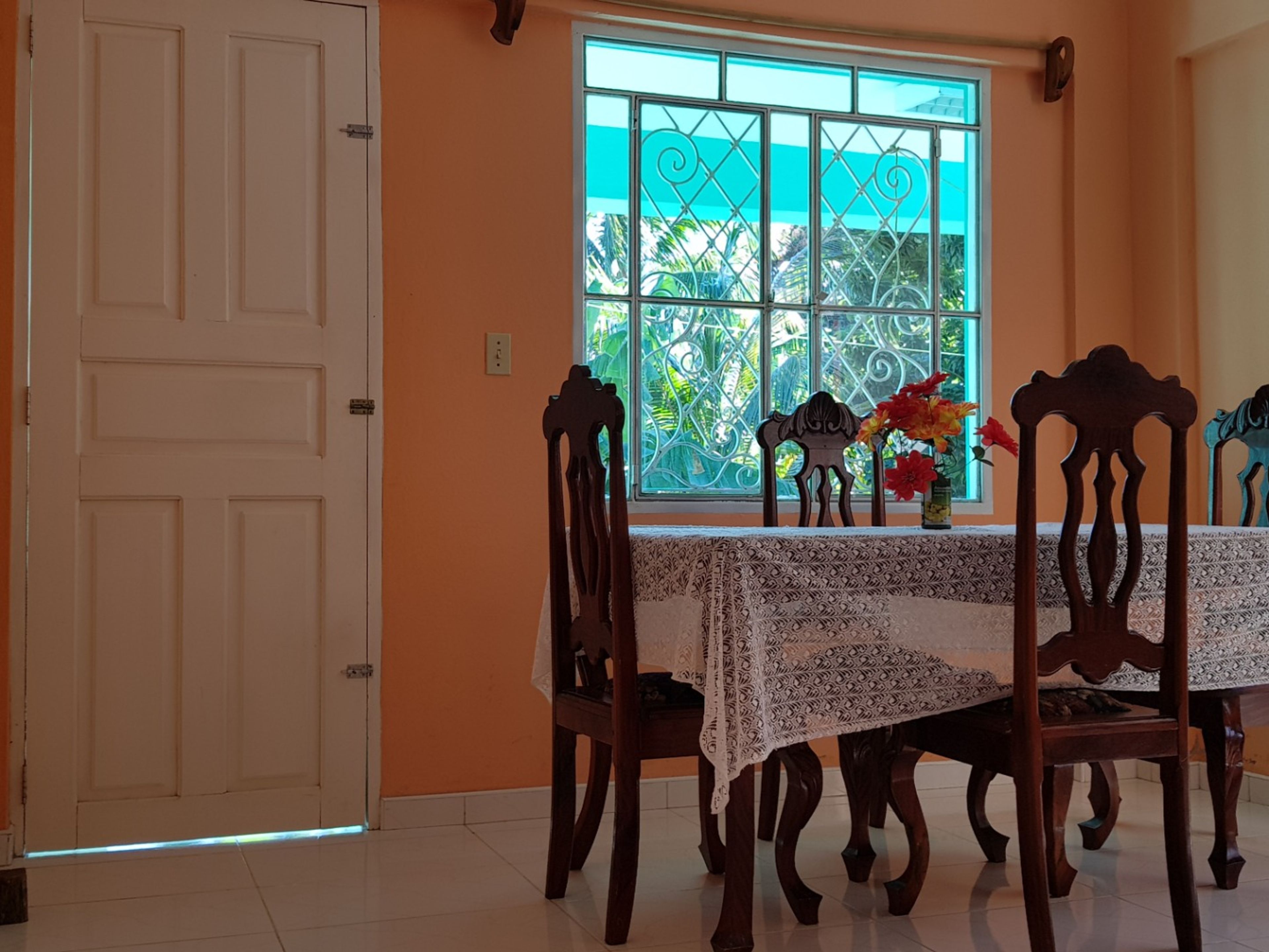 La Nueva Reyna House, PILON, No. 83-Cdining room
