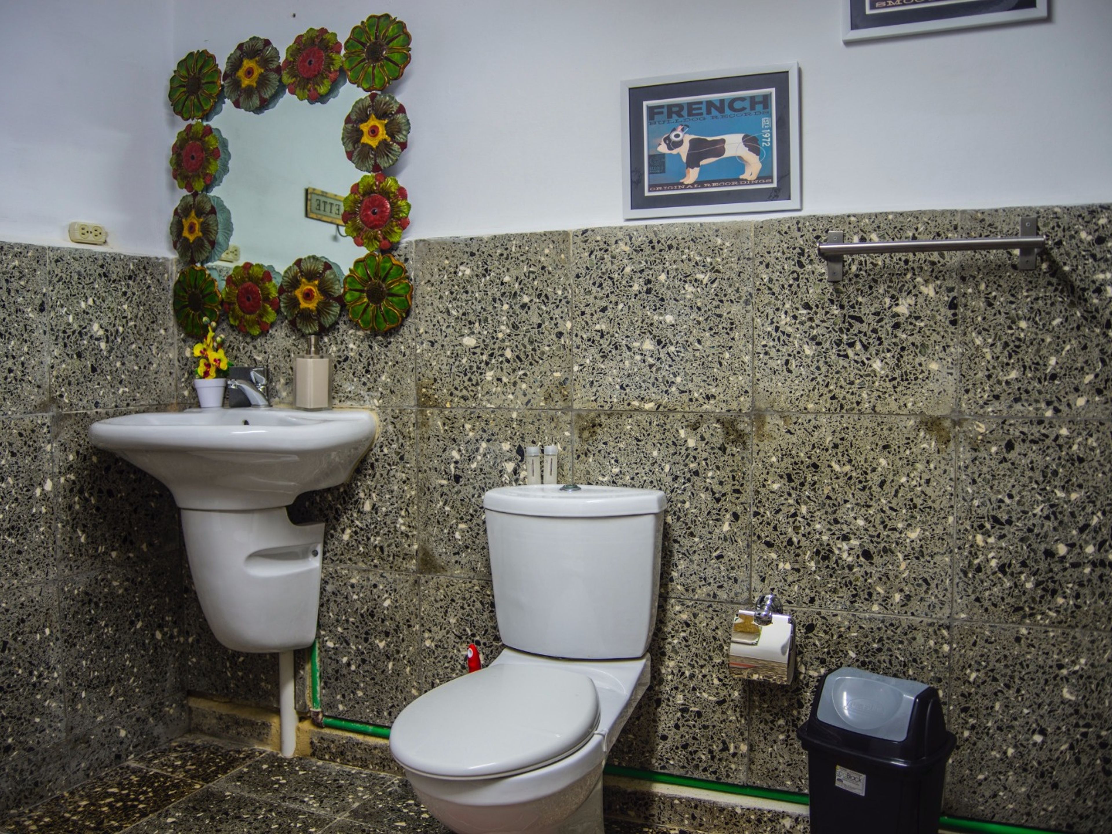 La California Group Apartment Habana, CRESPO No. 53Apartment's bathroom view