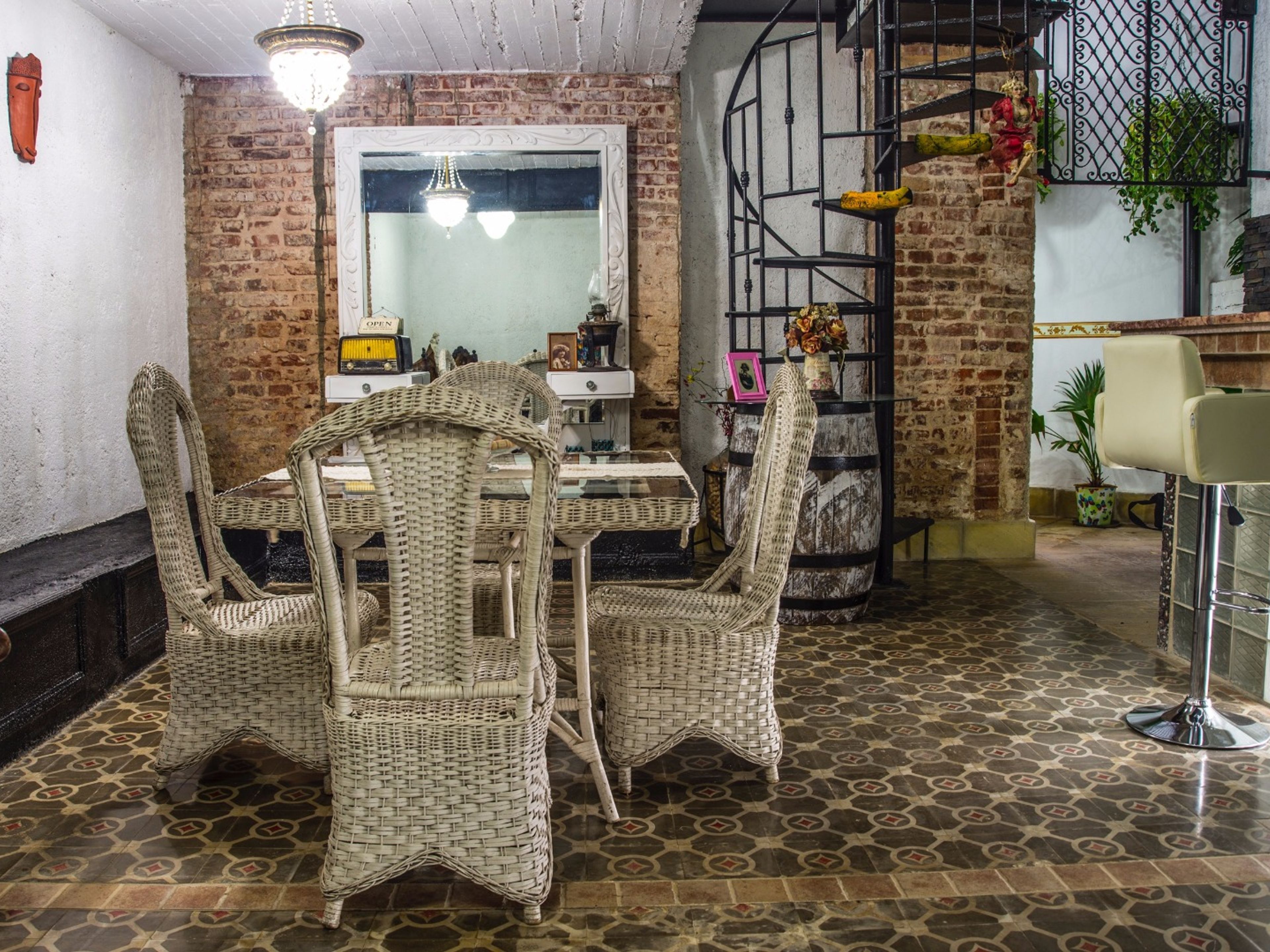 La California Group Apartment Habana, CRESPO No. 53Apartment's dinning room and living room