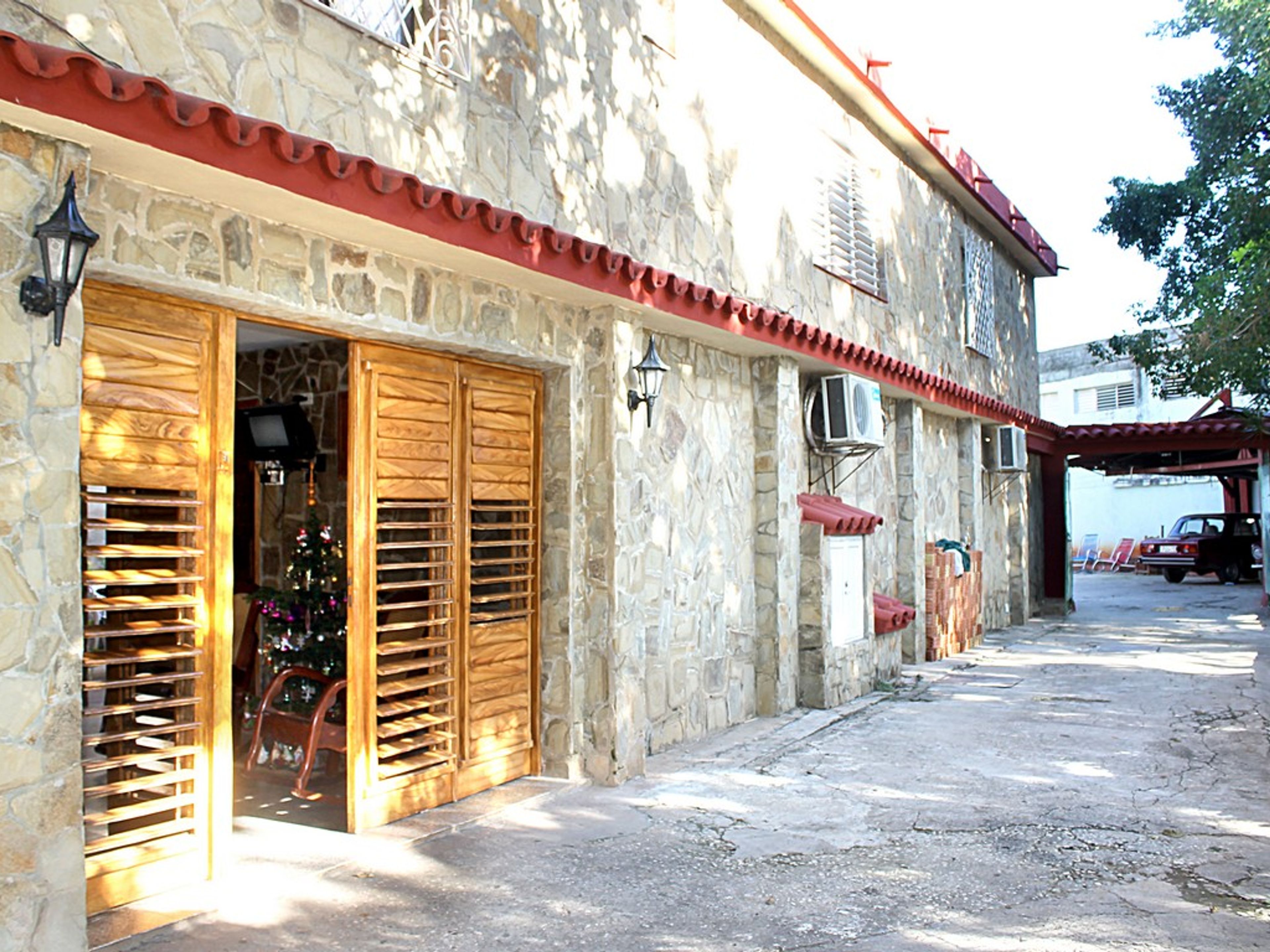 Hostal Matilde Coda, CAMILO CIENFUEGOS (Santo Domingo), No.10House's entrance view