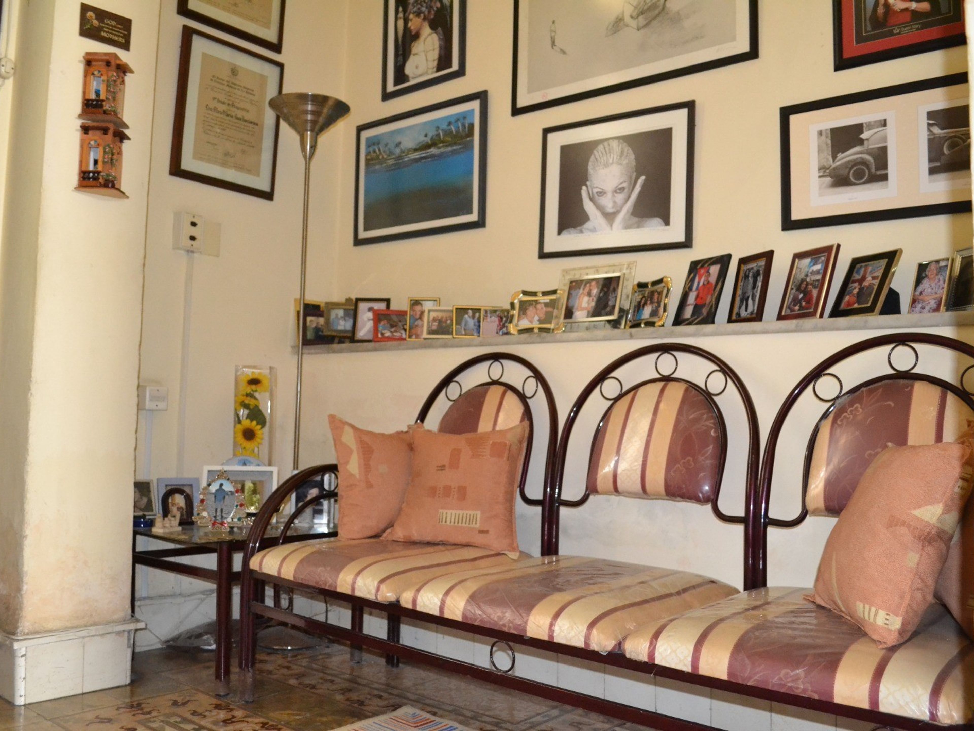 Дом de la Dra. Flora Roca, CALLE B, No. 705Hall view