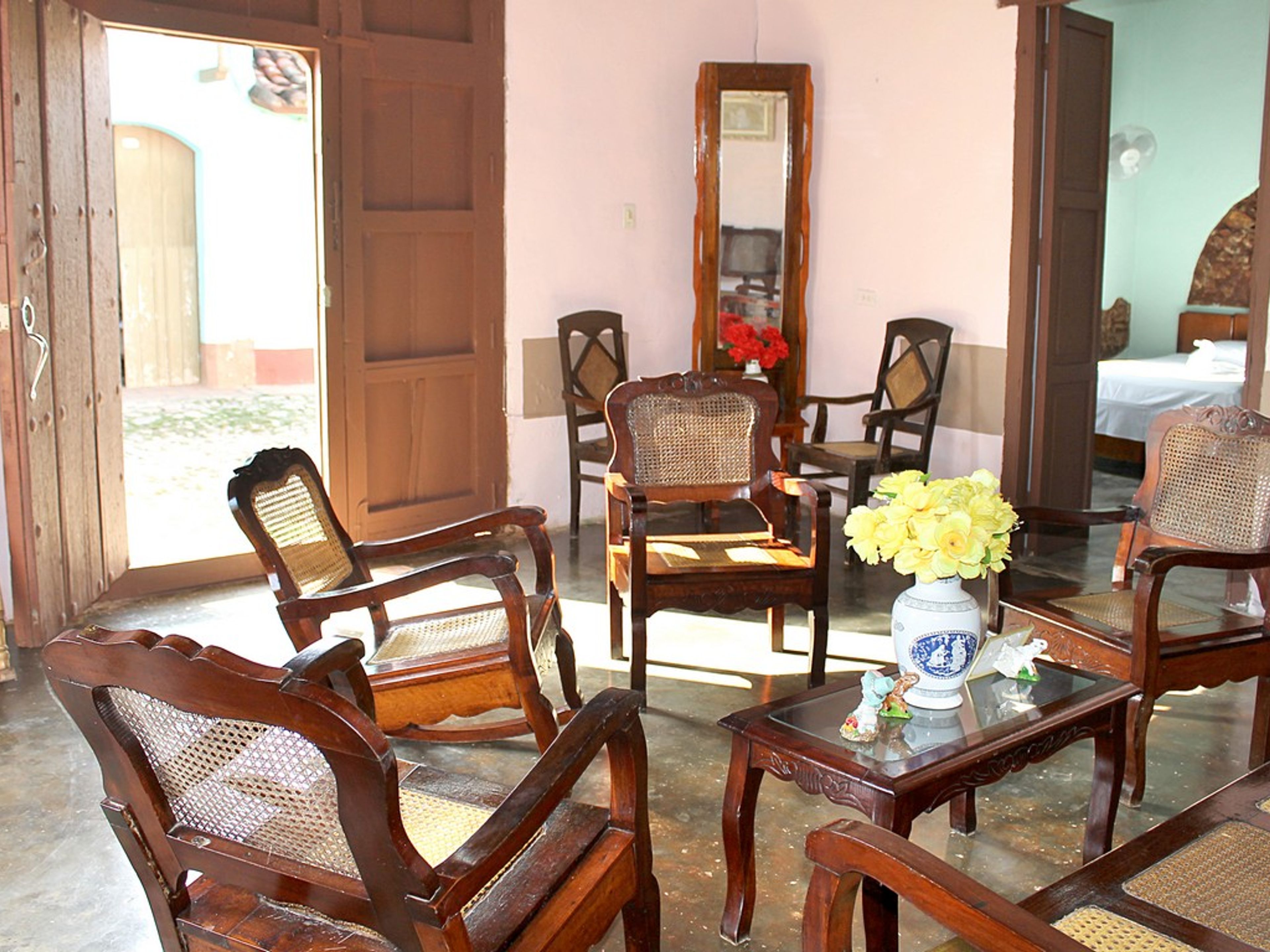 Hostal Palacios, RUBÉN MARTÍNEZ VILLENA (Real del Jigüe), No.130House's living room