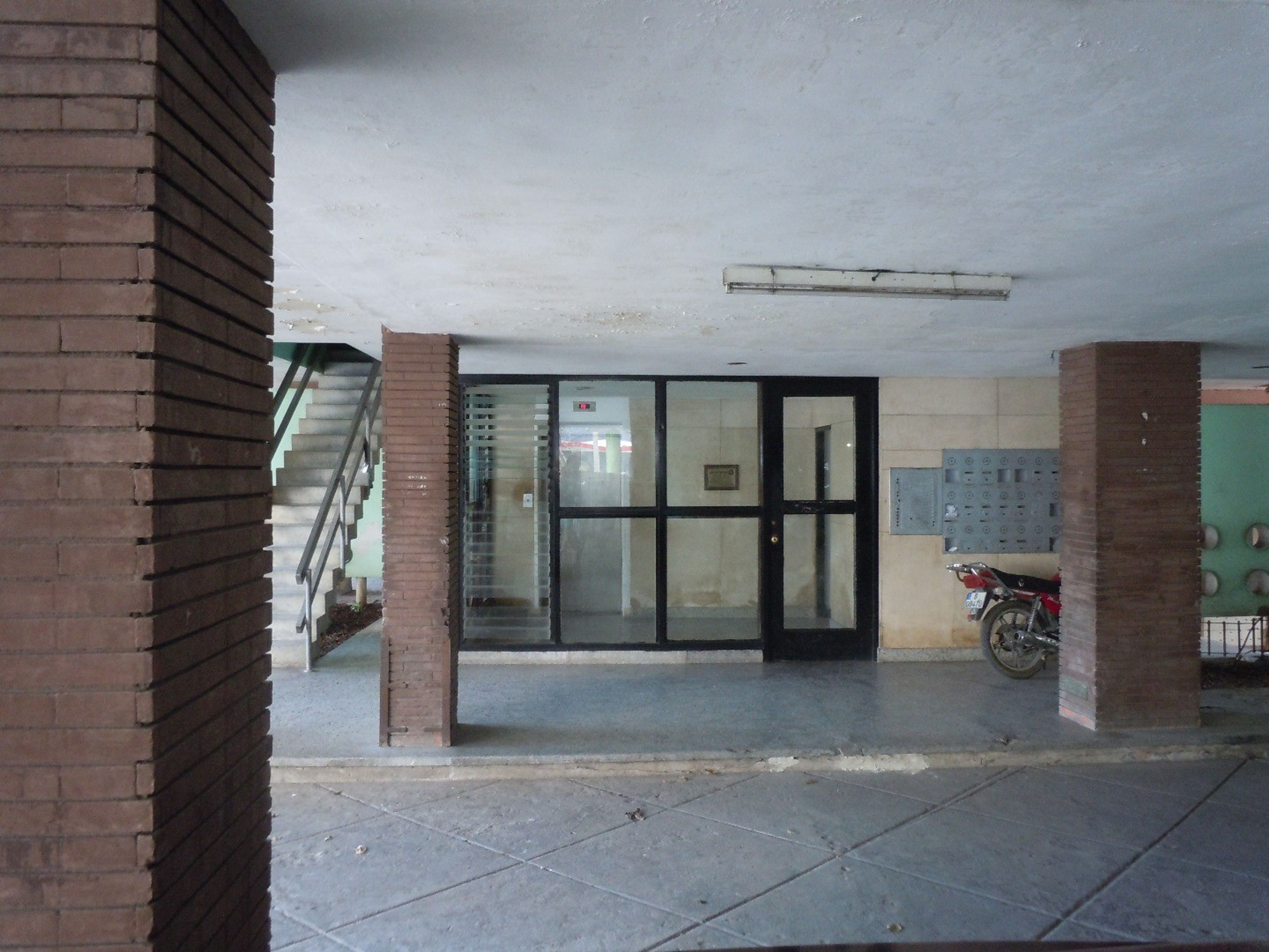 Дом Puma, CALLE 21, No. 15Building's entrance panoramic view