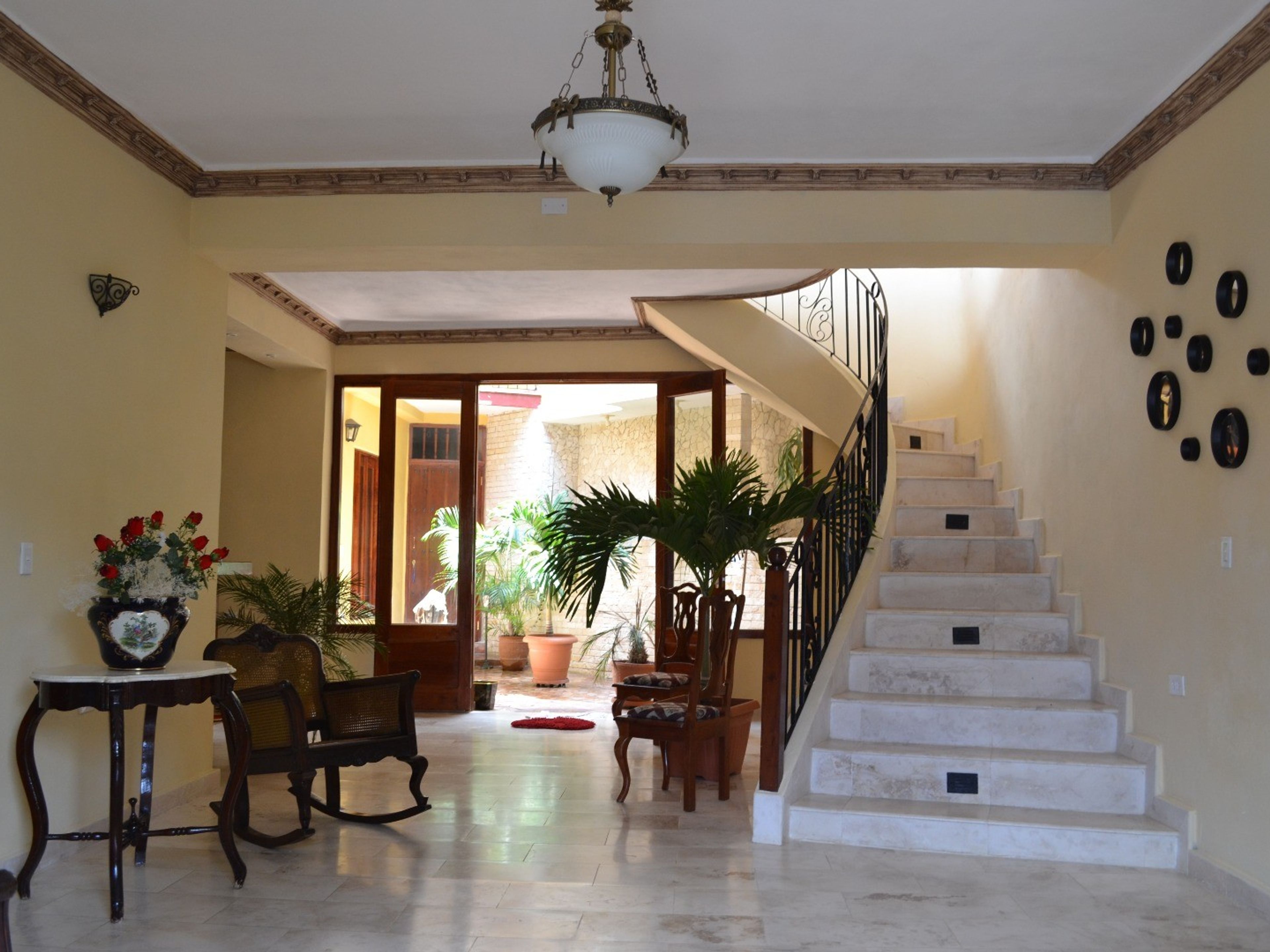 Hostal Vivian y Pablo II, ERNESTO VALDÉS MUÑOZ (Media Luna), NO. 50Inside view