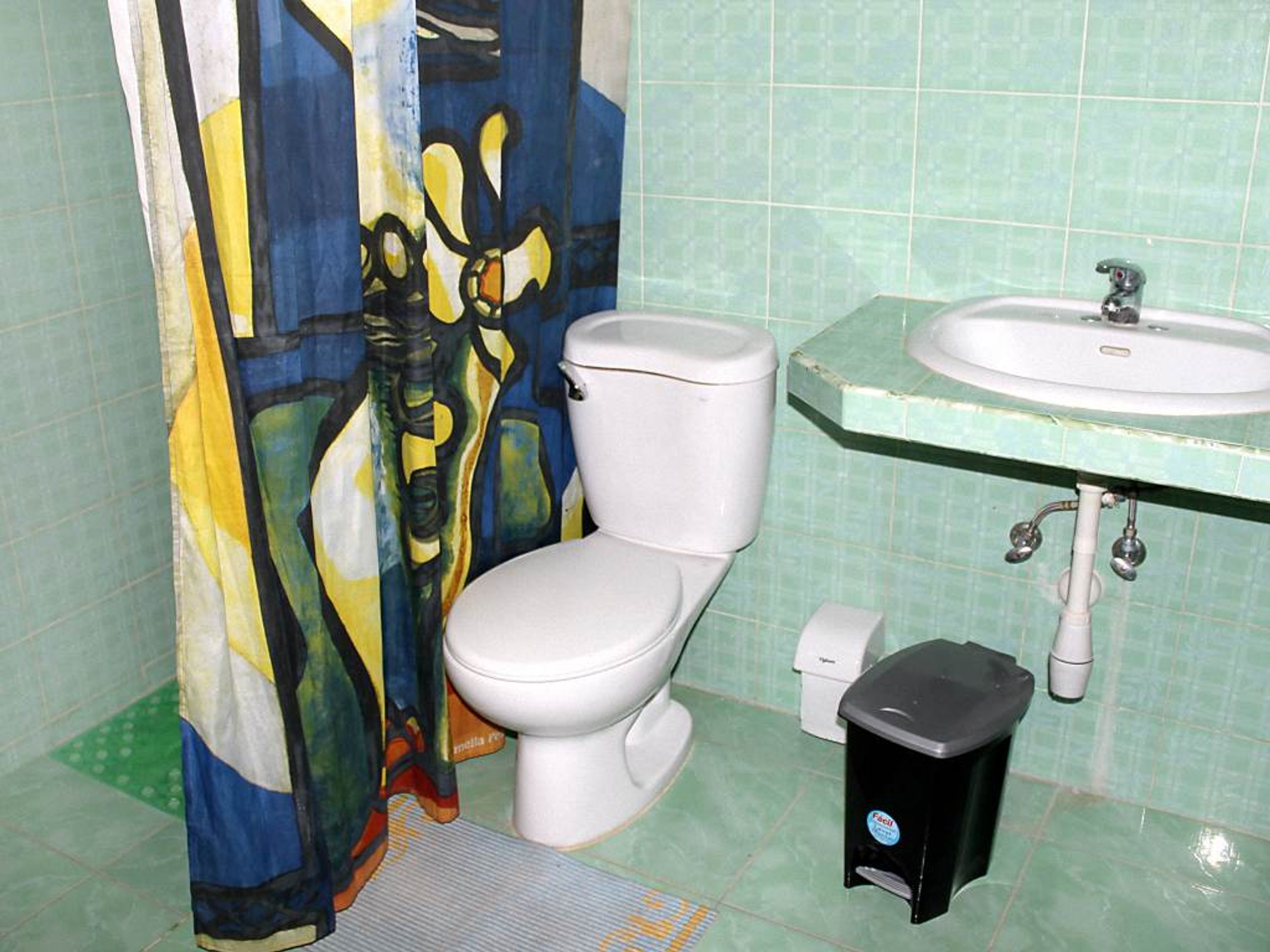 Hostal Avenida del Sol, AVENIDA DEL SOL, No. 76 - Bathroom's view