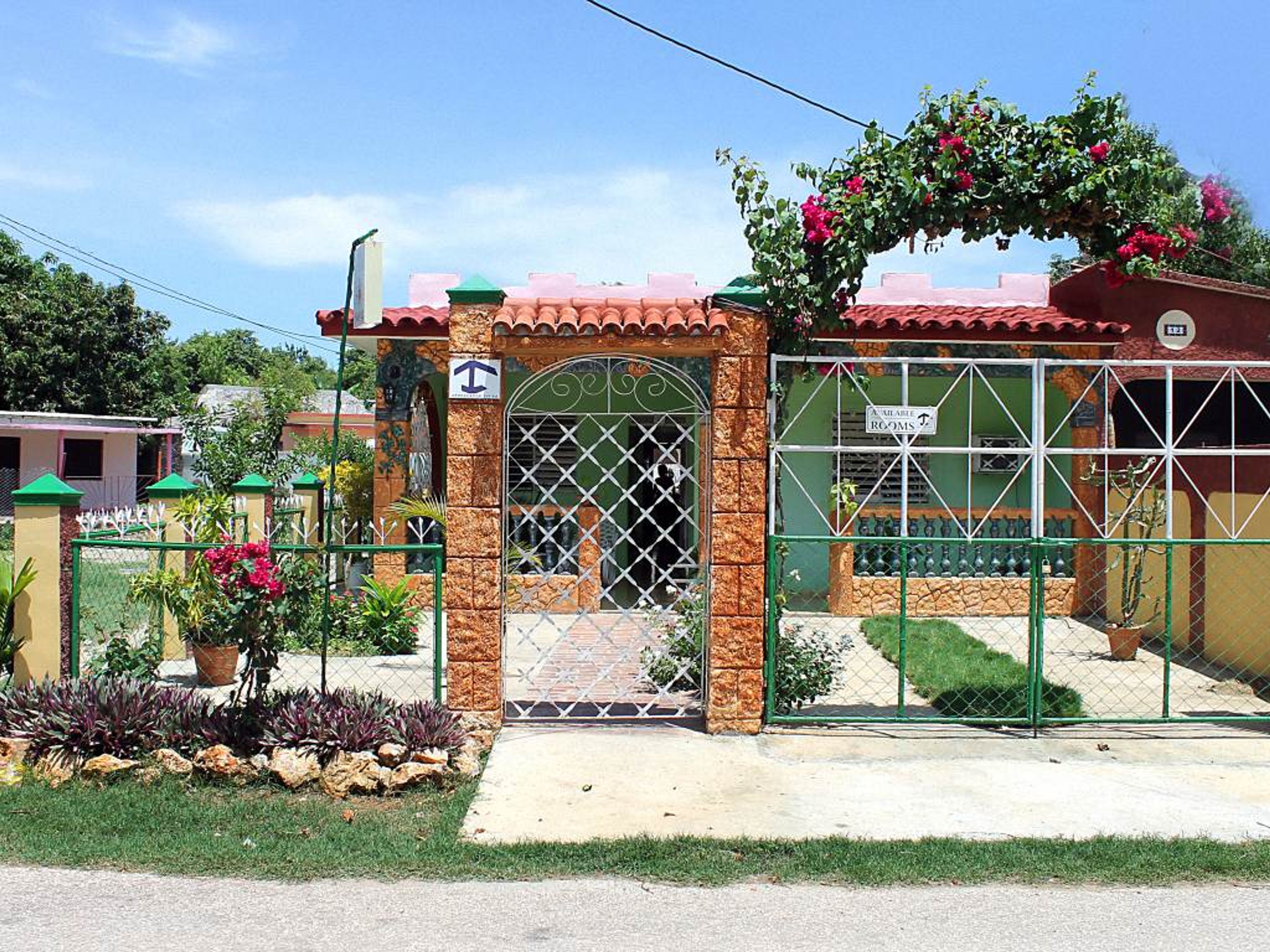 Hostal Avenida del Sol, AVENIDA DEL SOL, No. 76