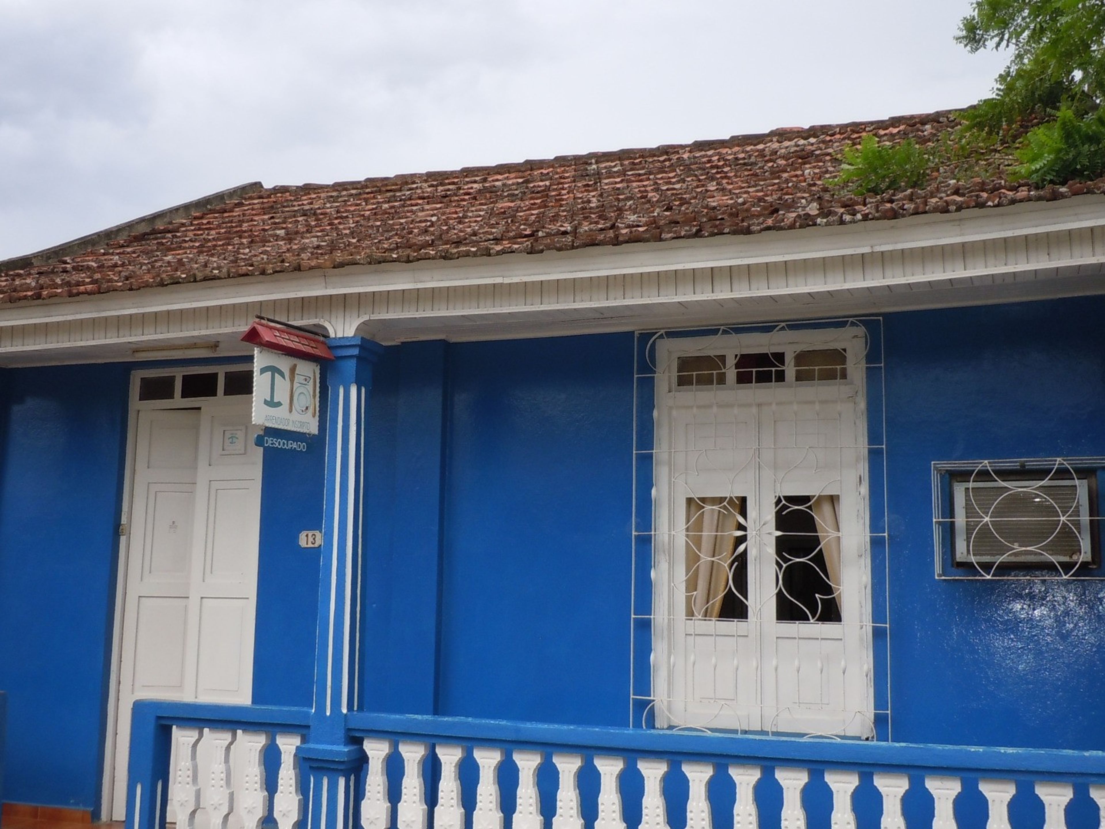 Casa Azúl, FRANK PAÍS, No. 13