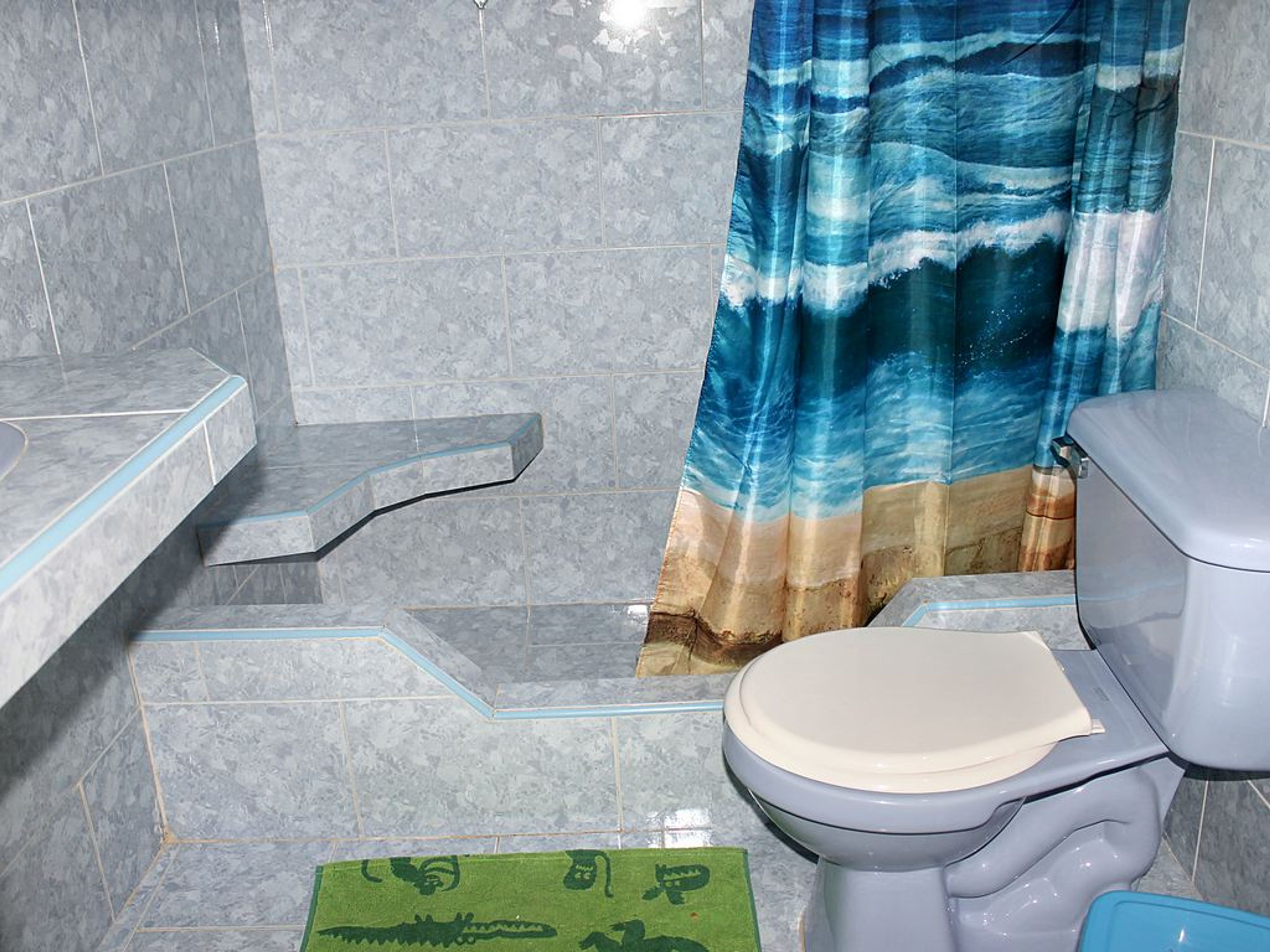 Hostal Yamilka, ISIDORO ARMENTEROS (San Antonio) # 54 A (altos)Bathroom's view 1