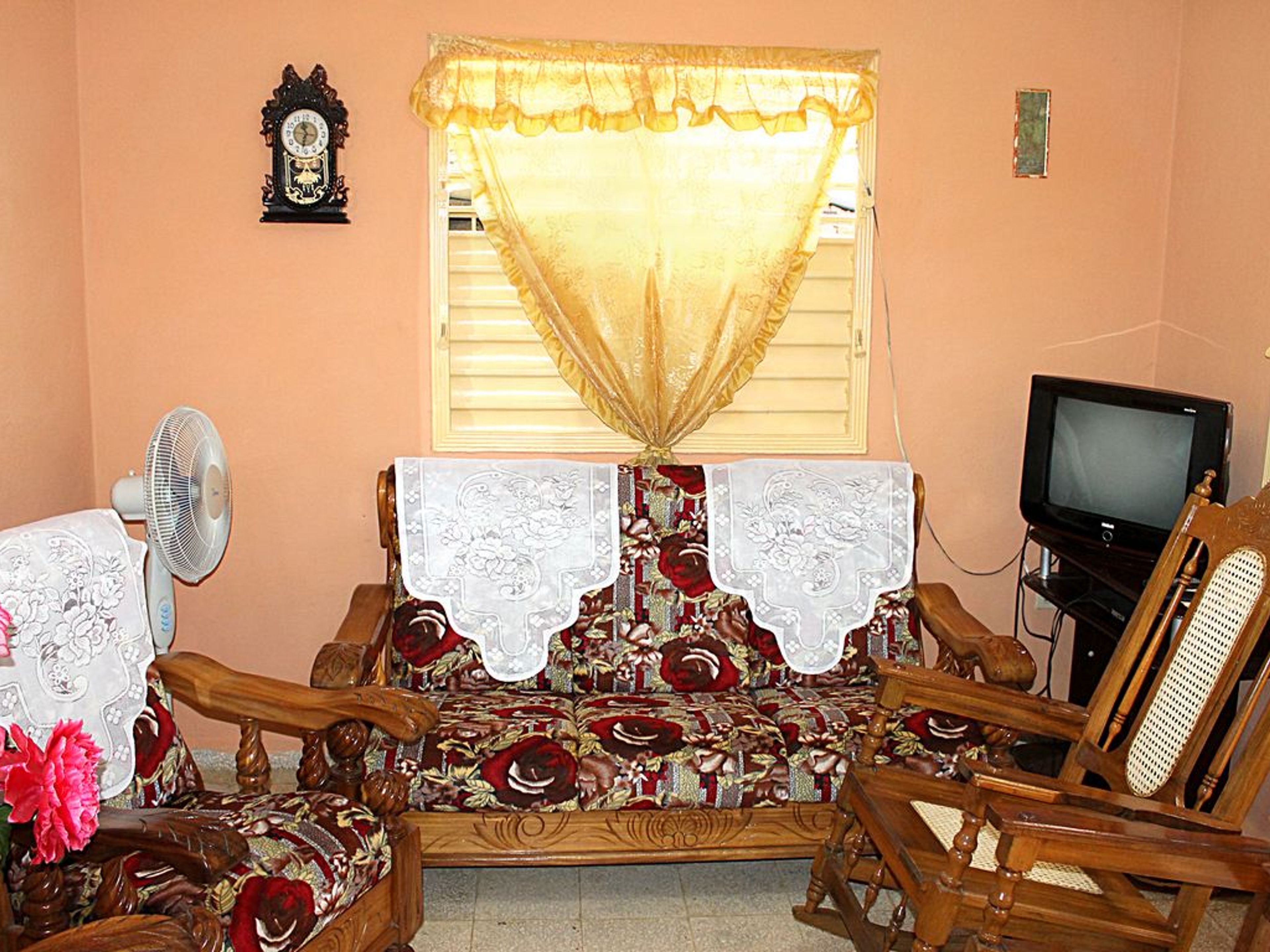 Hostal Casa Cefe y Yeni, FRANK HIDALGO GATO, No.361-DHouse's living room
