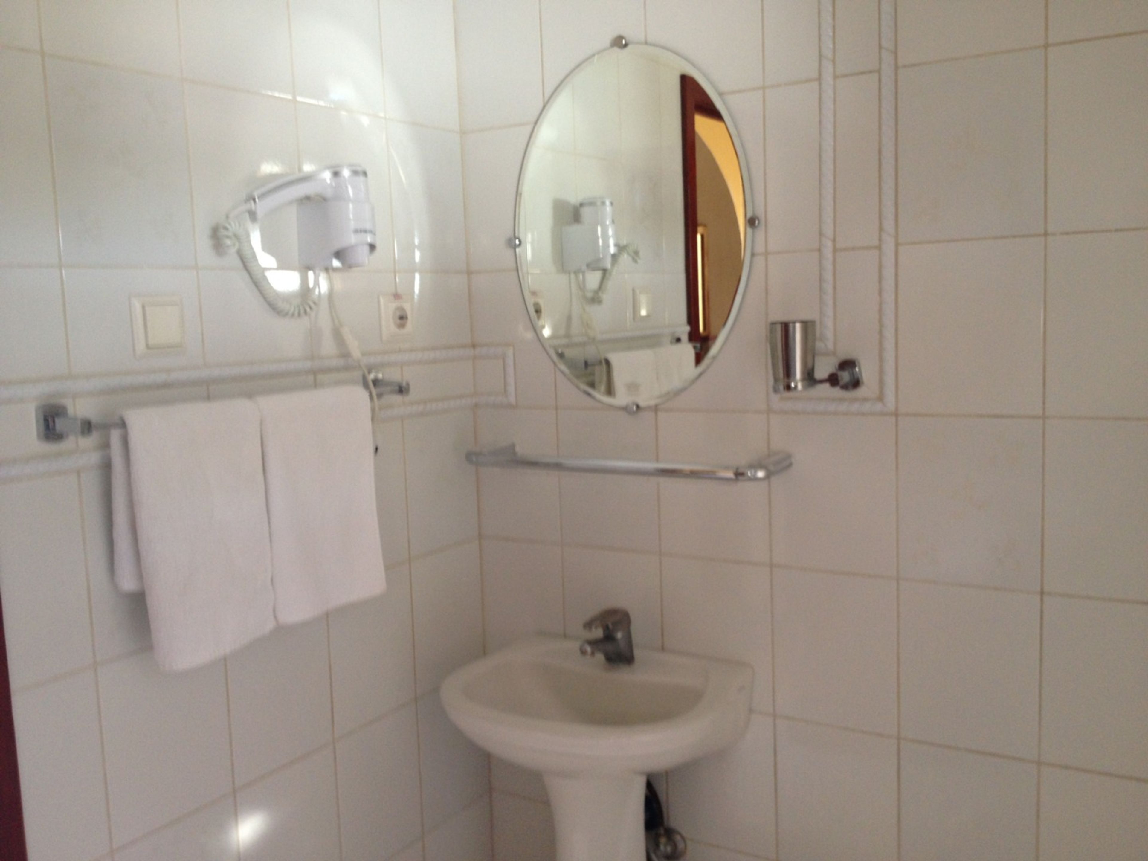 Hostal Puerto Casilda, REAL, No. 158-BBathroom´s view
