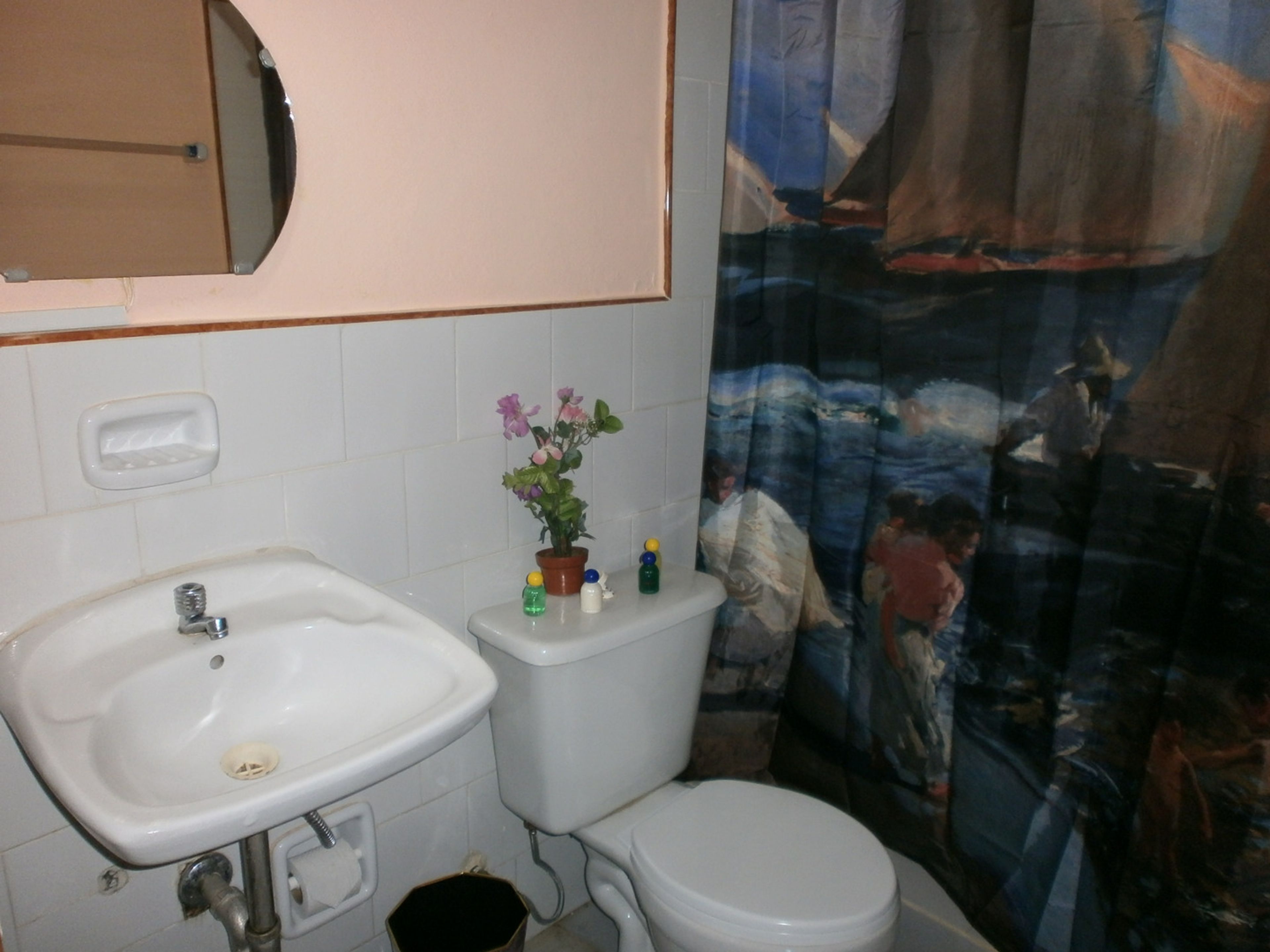 Hostal Mariposas 47 Clemente Pereira (Calle Cruz Verde) StreetsBathroom view