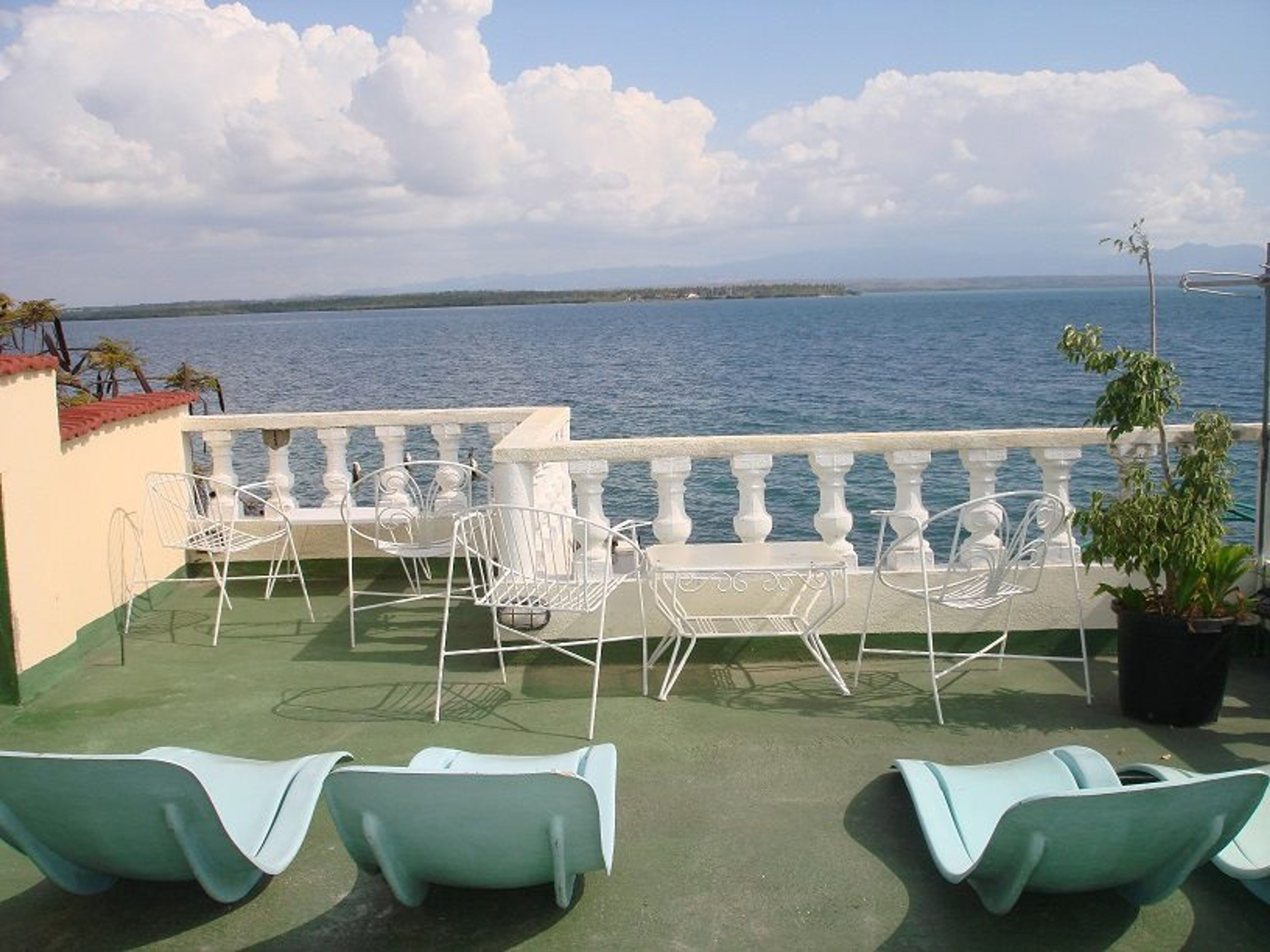 Hostal Angel e Isabel, CALLE 35, No. 24Solarium and Cienfuegos Bay view