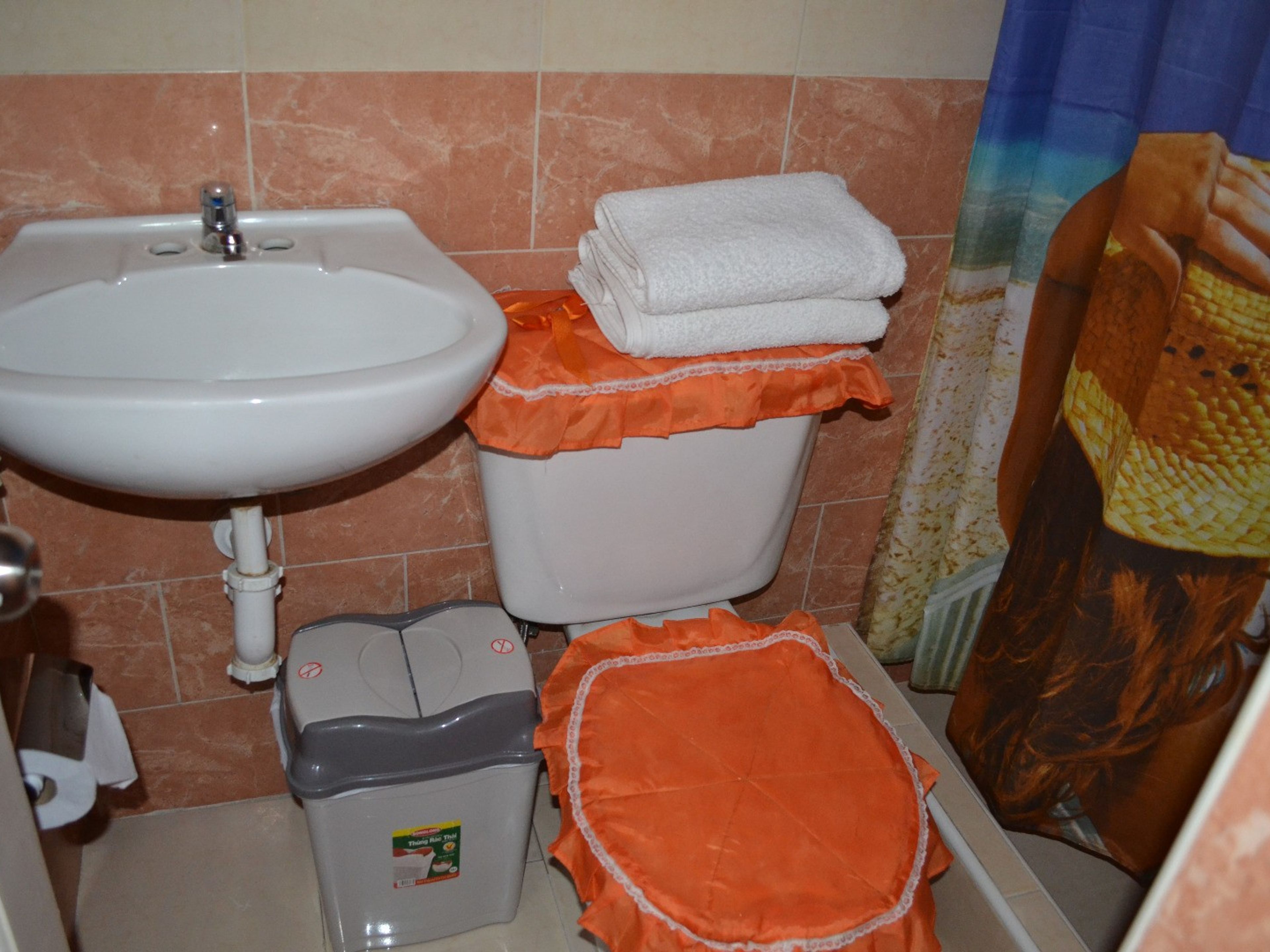 Hostal Marina, AVENUE 42, No. 3722 - Bathroom view