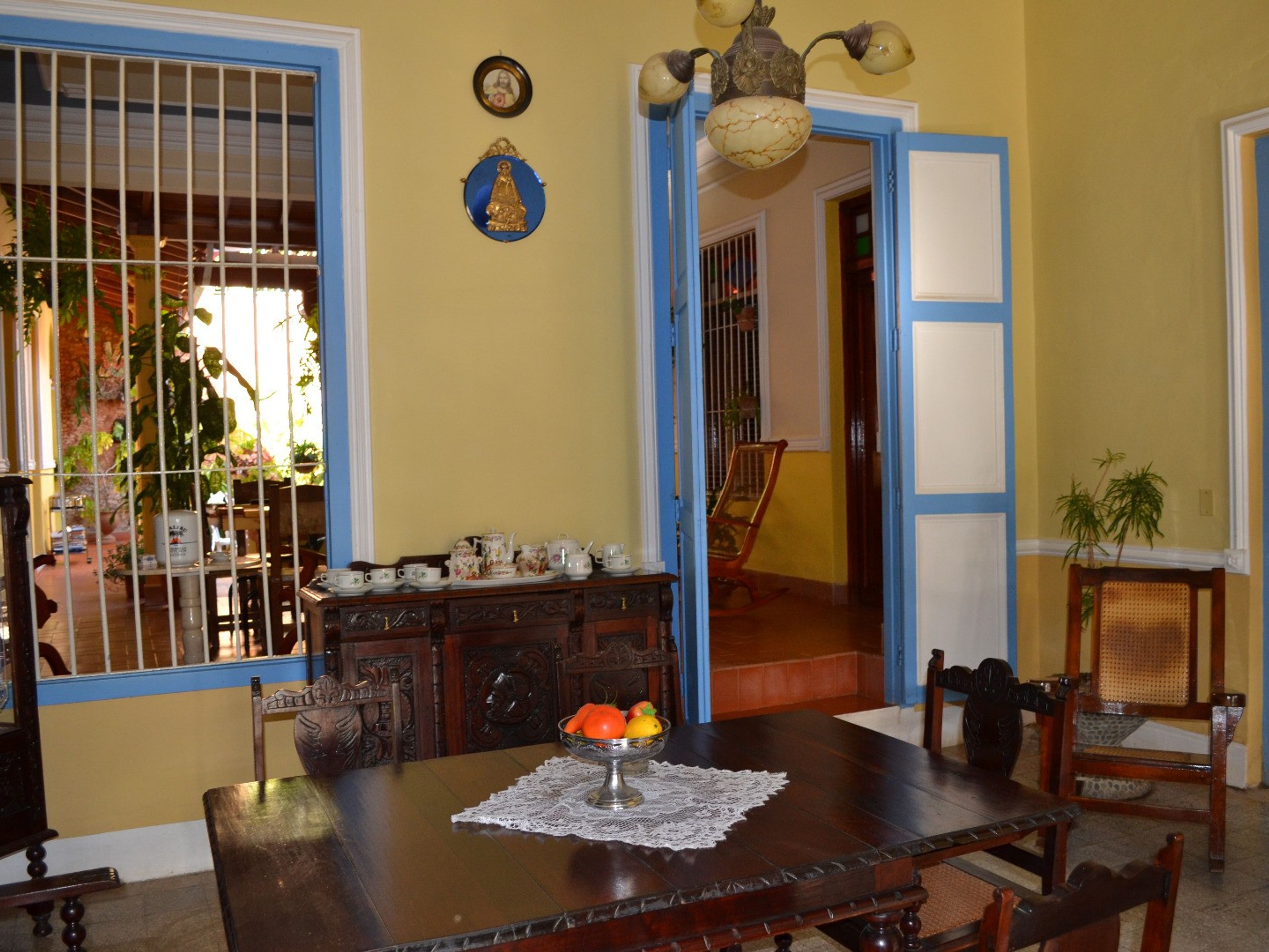 Hostal Buri y Nesti, ANTONIO MACEO (Gutiérrez), No. 390 - House dining room