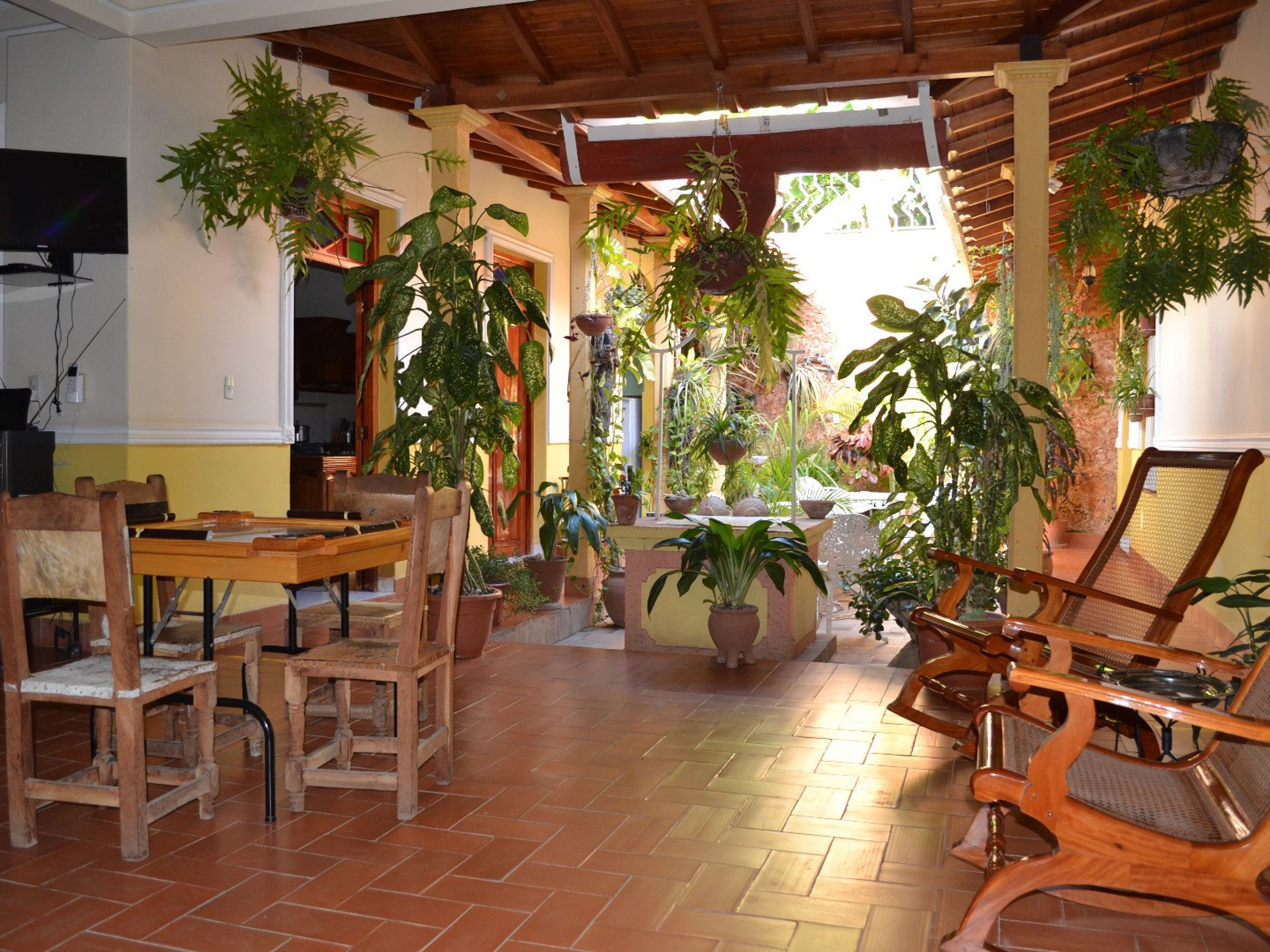 Hostal Buri y Nesti, ANTONIO MACEO (Gutiérrez), No. 390Inside patio view