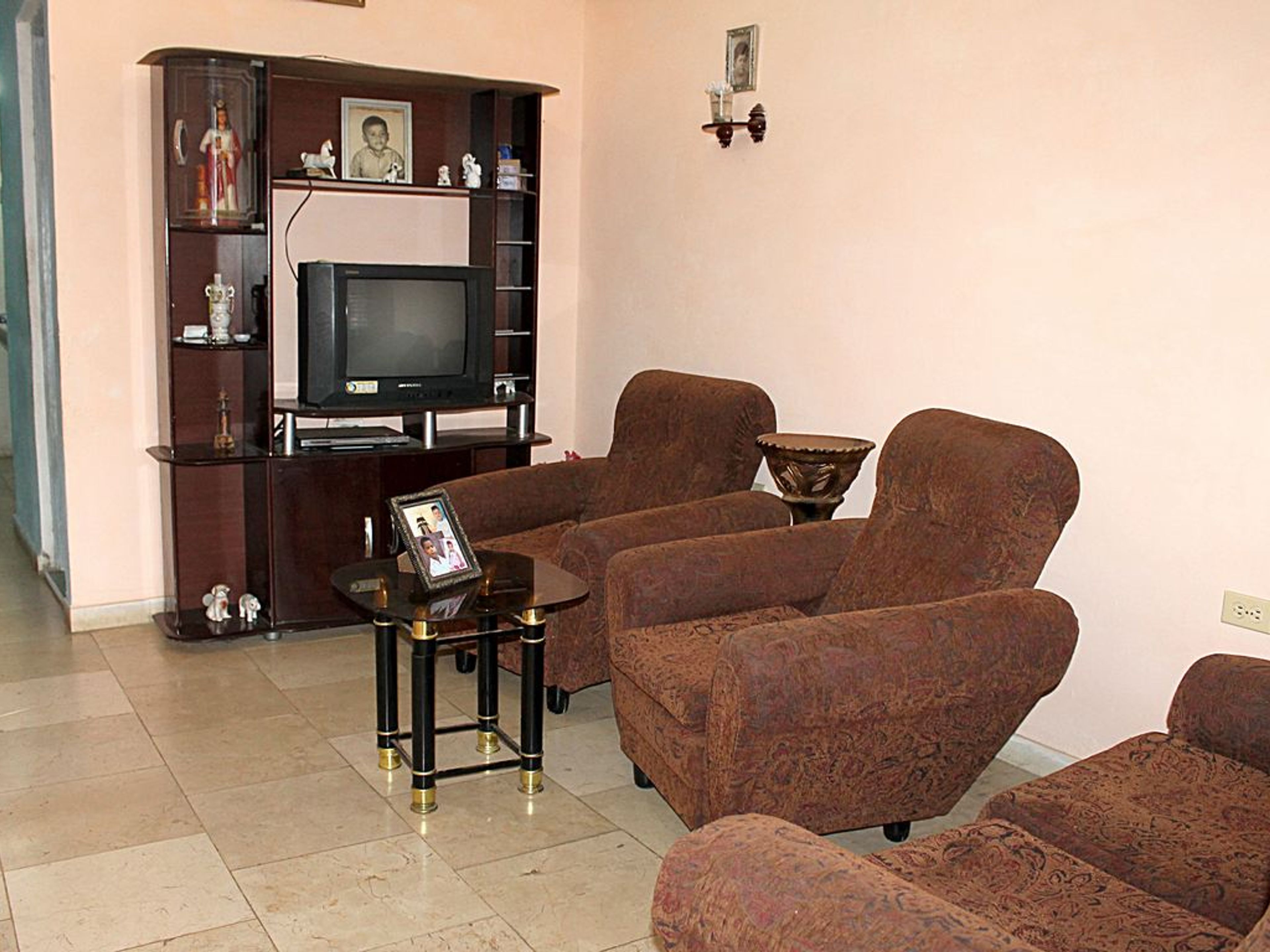 Hostal Christina, FAUSTO PELAYO ALONSO (Chanzoneta), No. 123House's living room