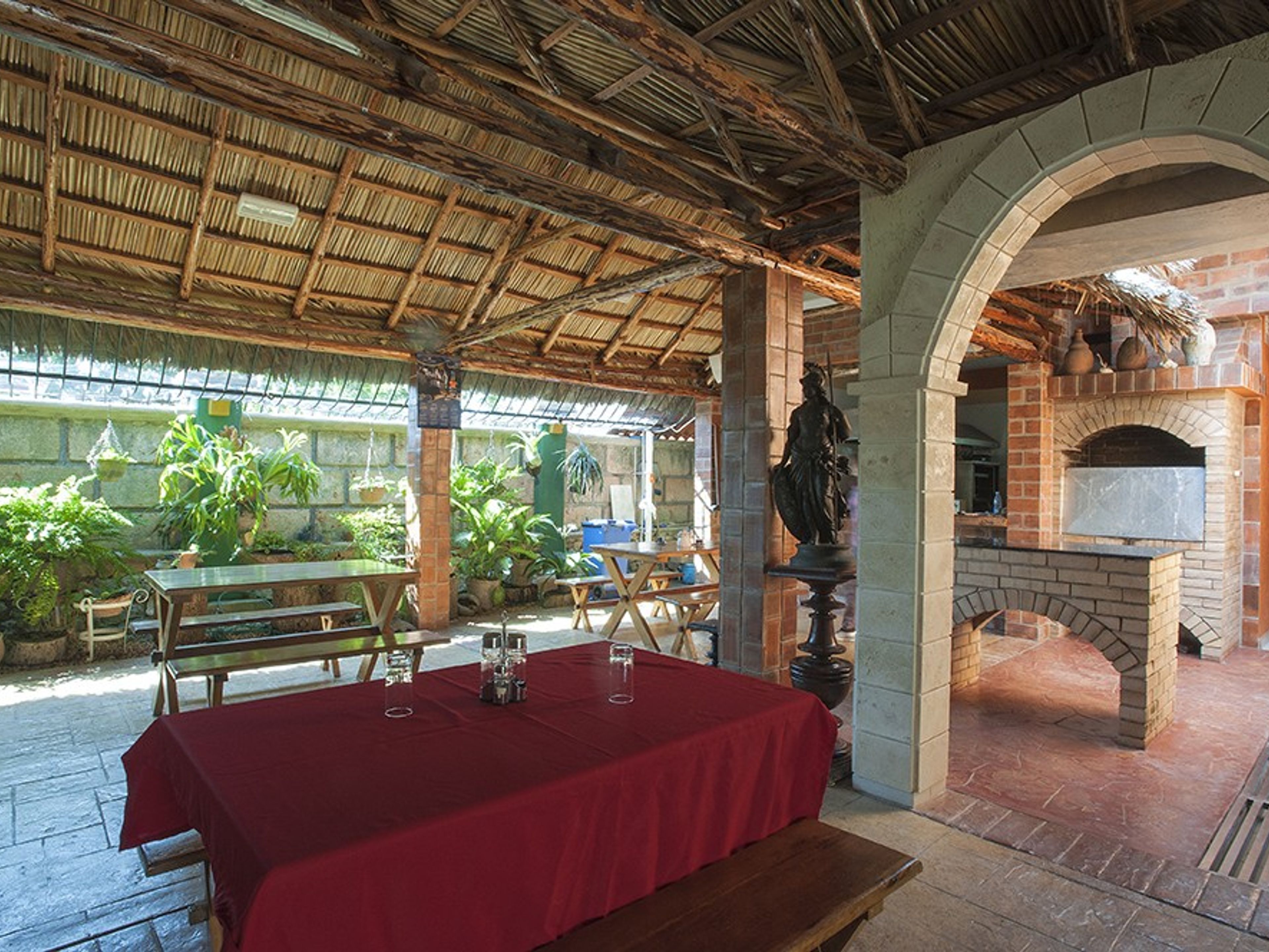 Hostal Daisy's, CALLE 58, No. 2010House dinning room and grill