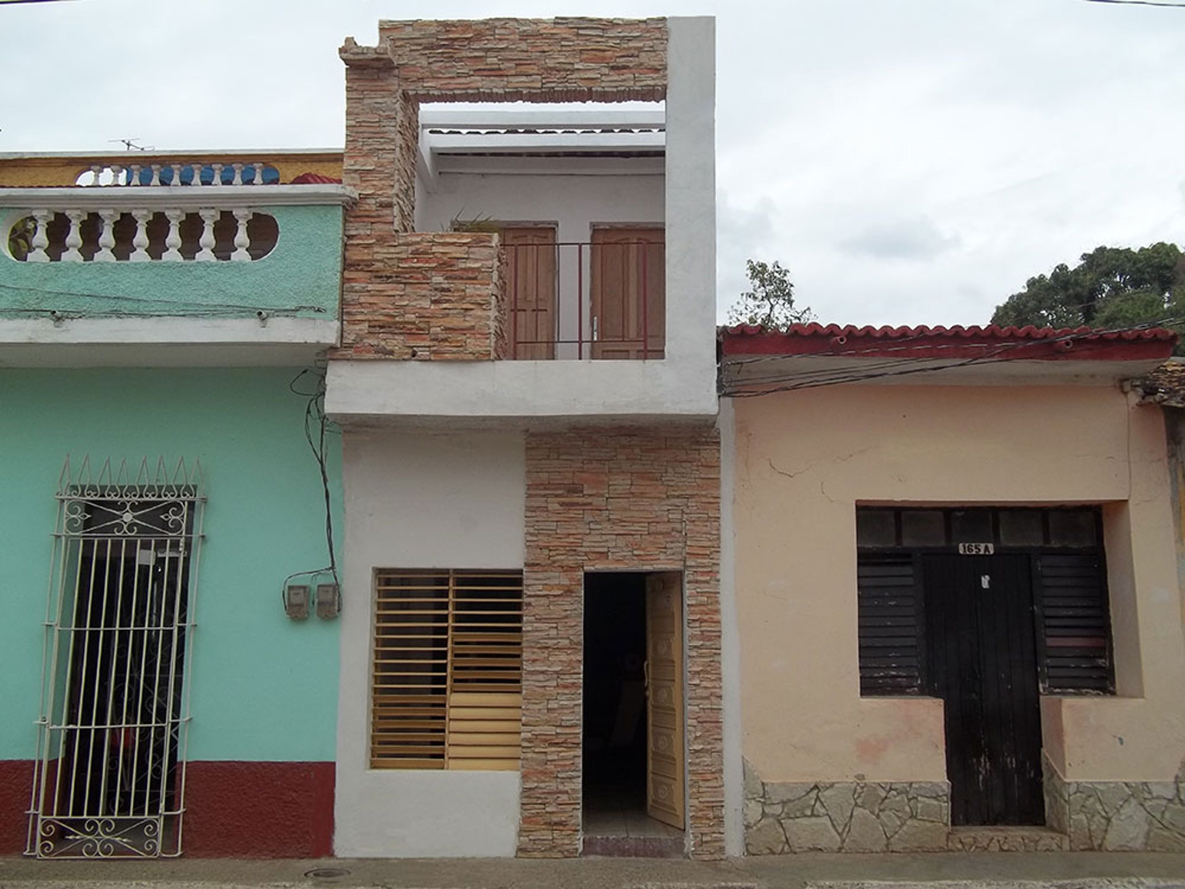 Hostal Cabriales, MERCEDES (Antonio Guiteras) No. 163