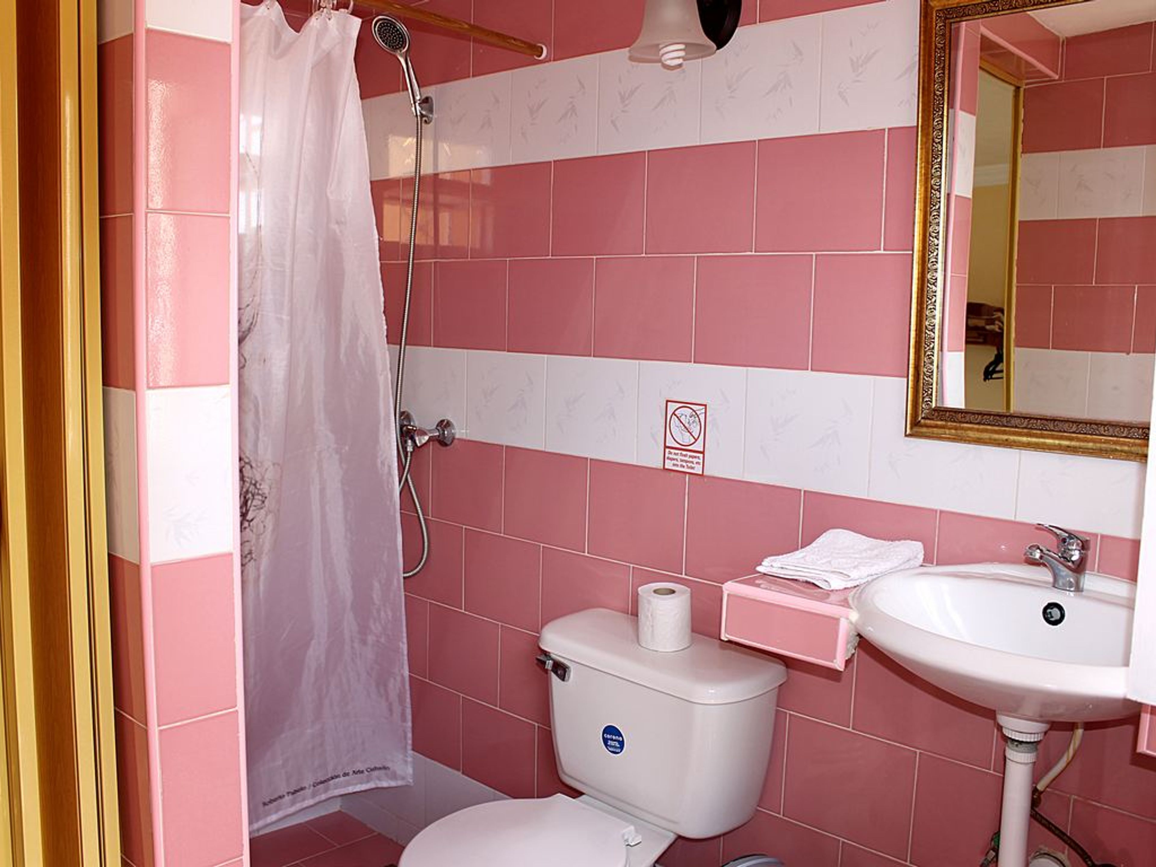 Hostal Oscar y Patricia, PABLO PICH GIRÓN (Guarabo), No. 260Bathroom's 1 view