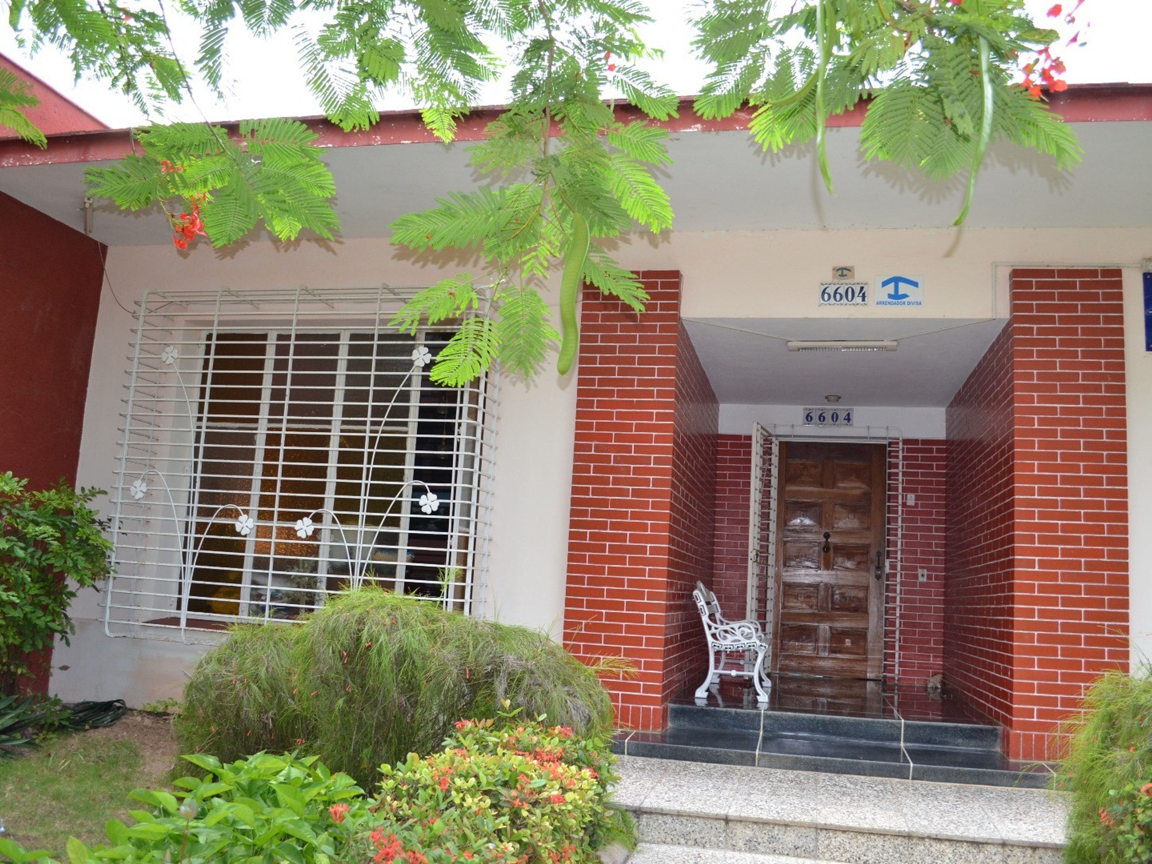 Casa Juanita y Vivian, 7ma A, No. 6604