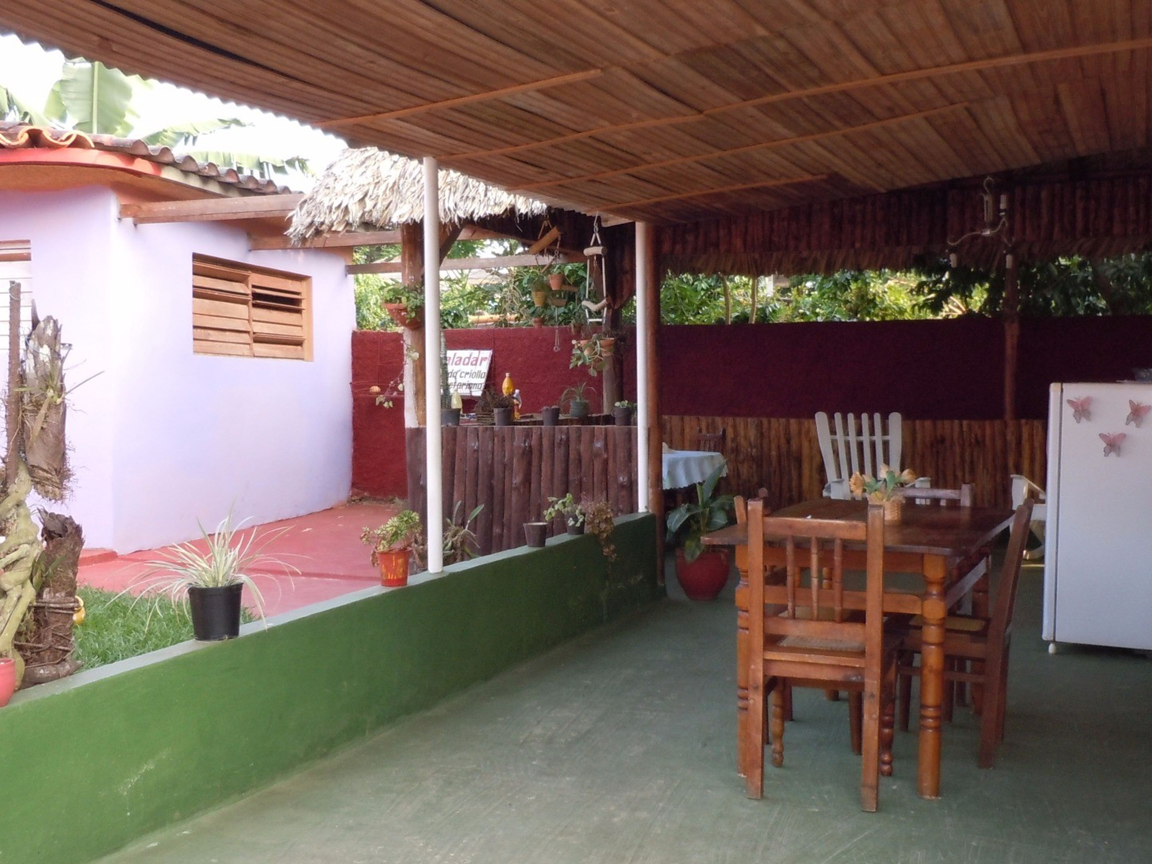 Дом Alexis y Mariuska, ADELA ASCUY NORTE, No. 35Inside patio view