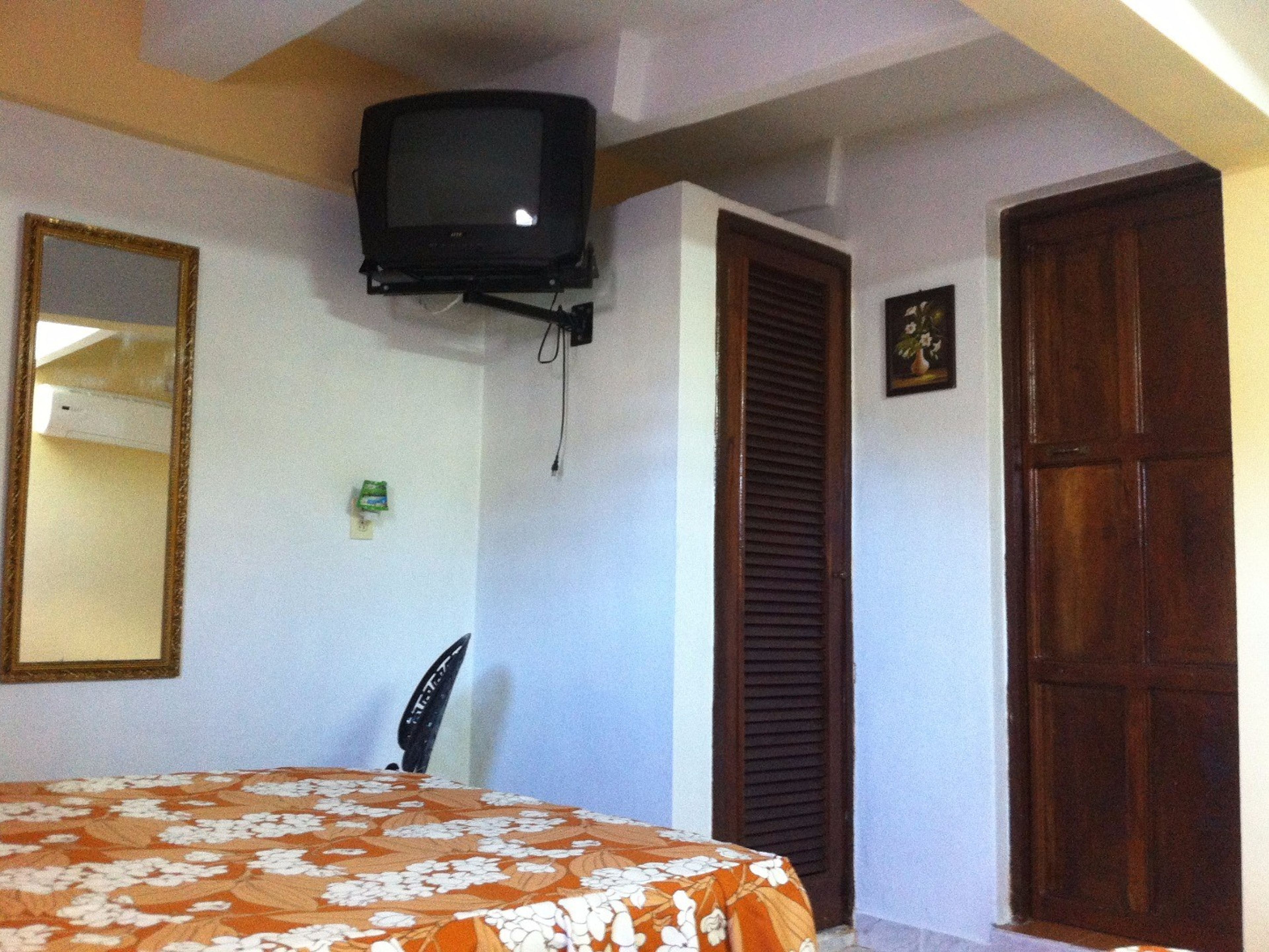 Hostal Selfa, CALLE 27, No. 105-ARoom's details