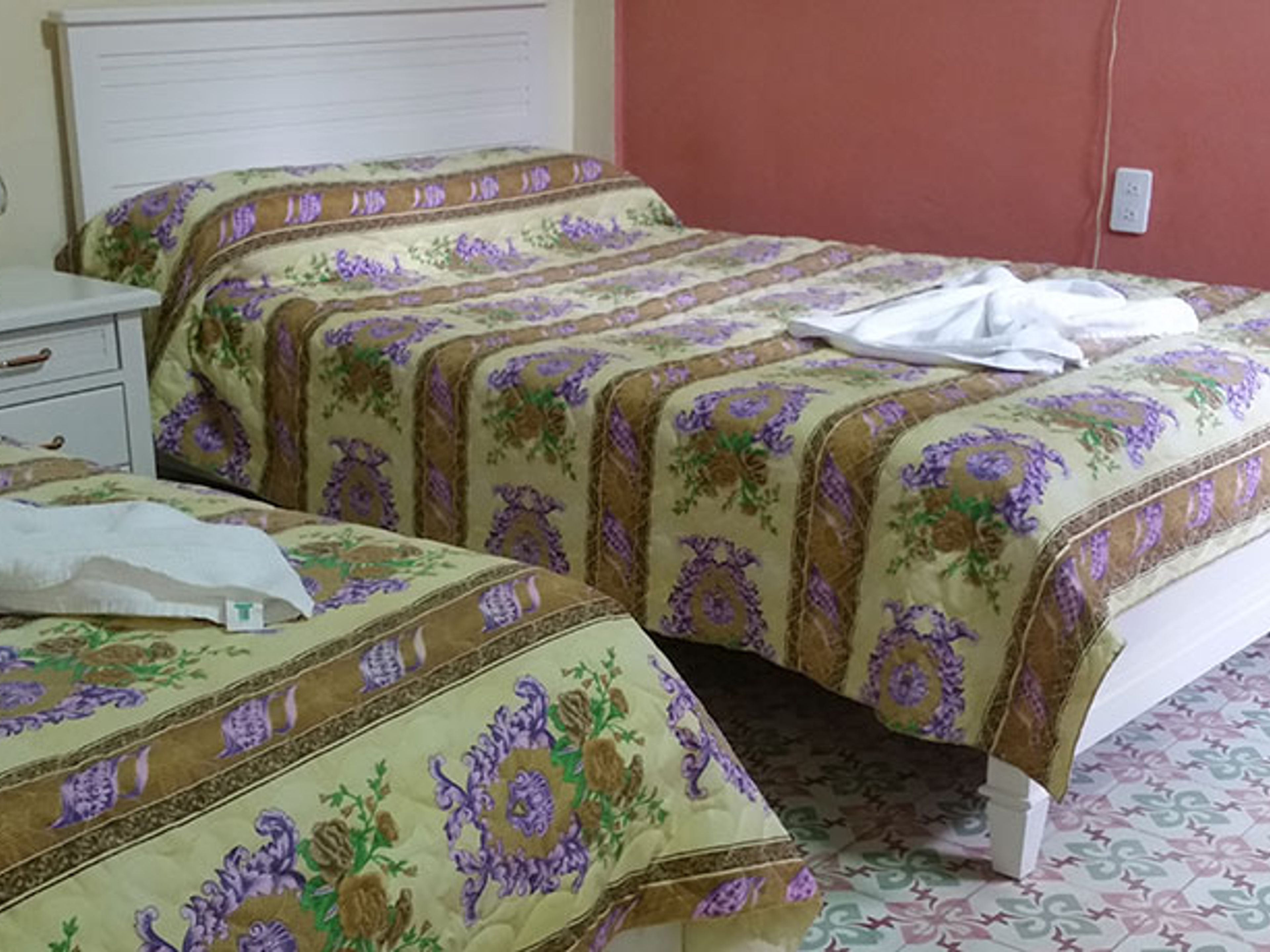 Hostal Casa Real, AVENIDA 9 DE ABRIL, No. 84Standard room 2 with private bathroom