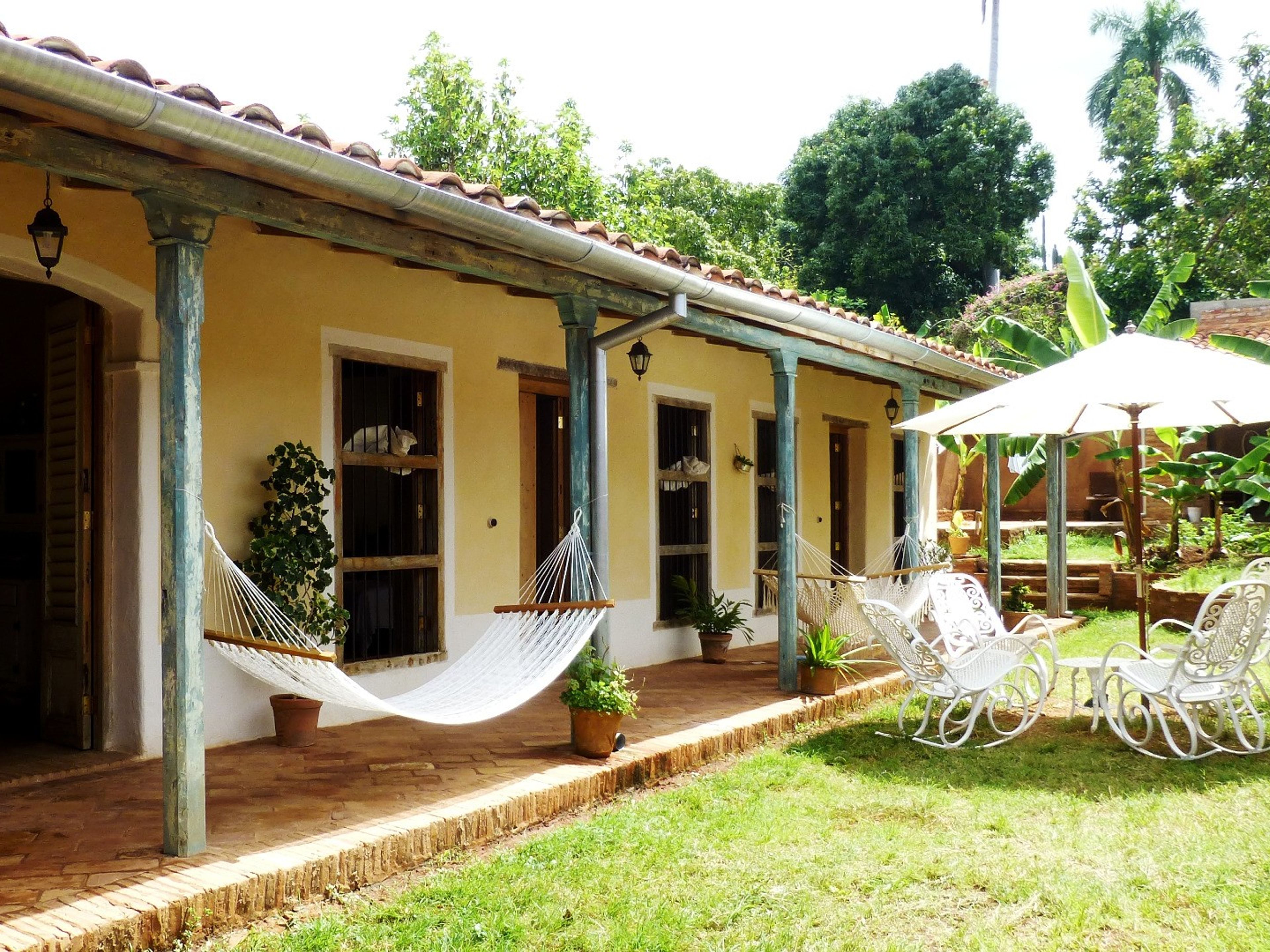 Casa Brisas de Alameda, JESÚS MENÉNDEZ (Alameda), No. 84House's inside patio view