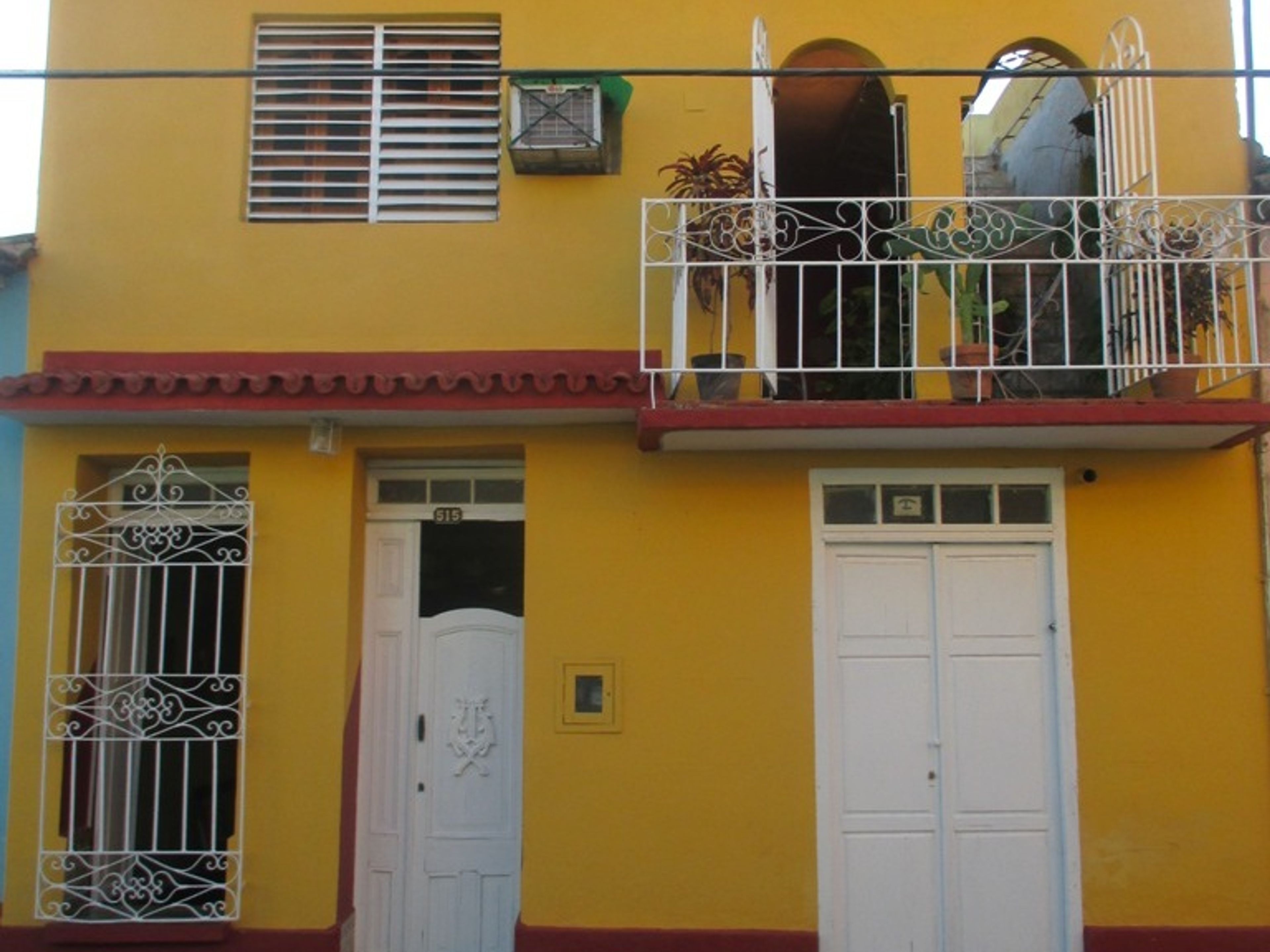 Hostal Eneida, FRANK PAÍS (Del Carmen), No. 515 A