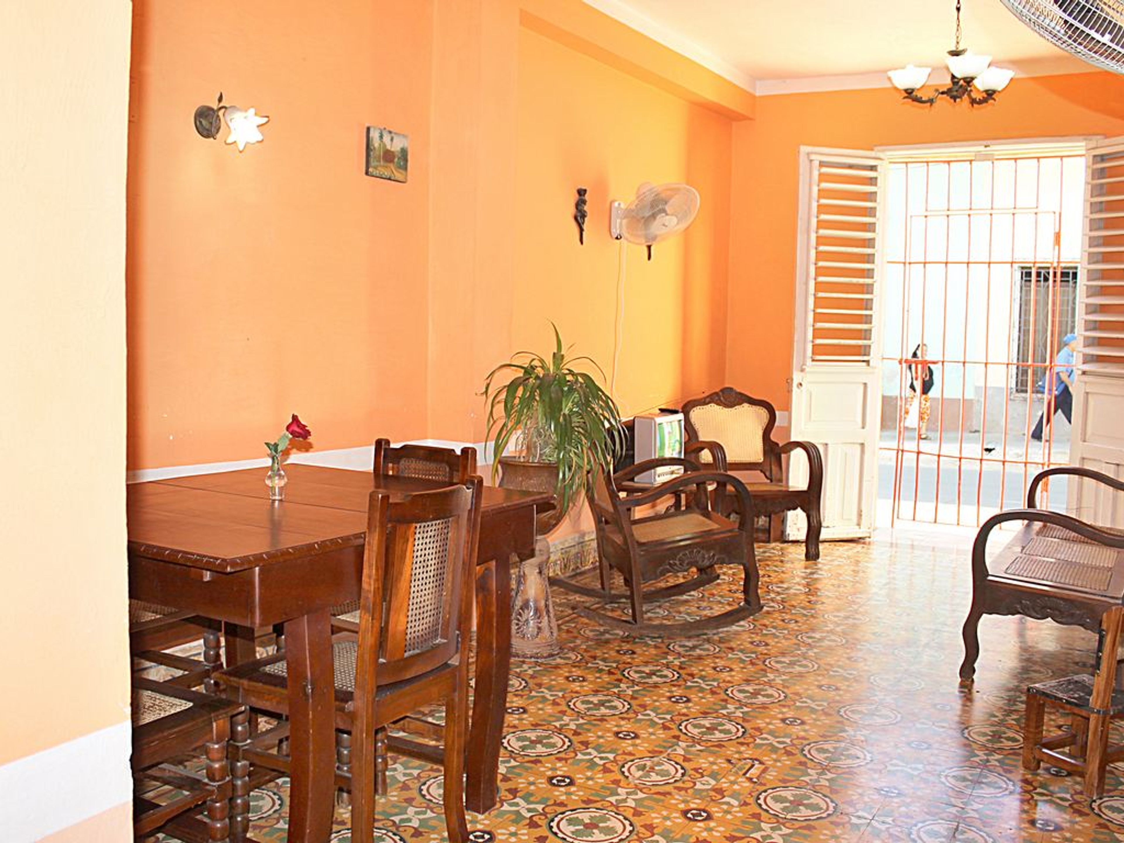 Hostal Casa Fairy, CAMILO CIENFUEGOS, (Santo Domingo), No. 182-AHouse's living and dinning room
