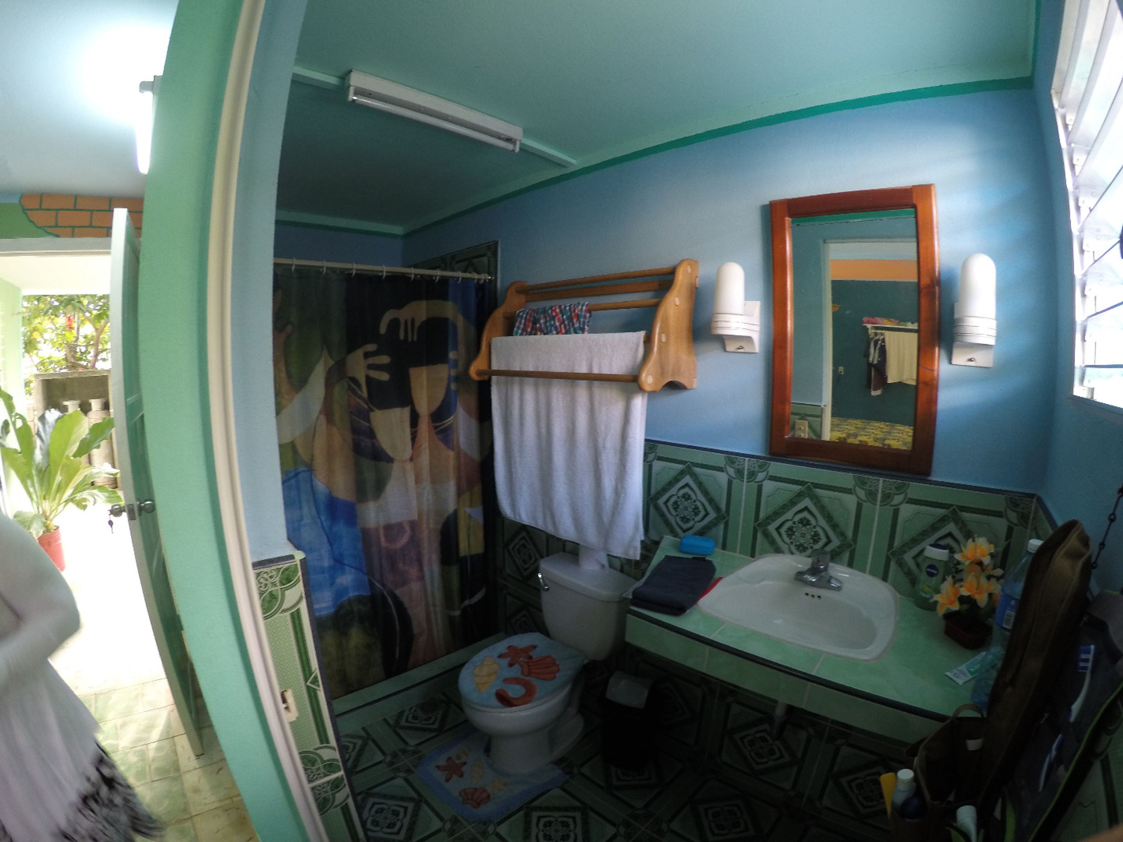 Hostal Leo y Daya, PLAYA GIRÓNBathroom's view