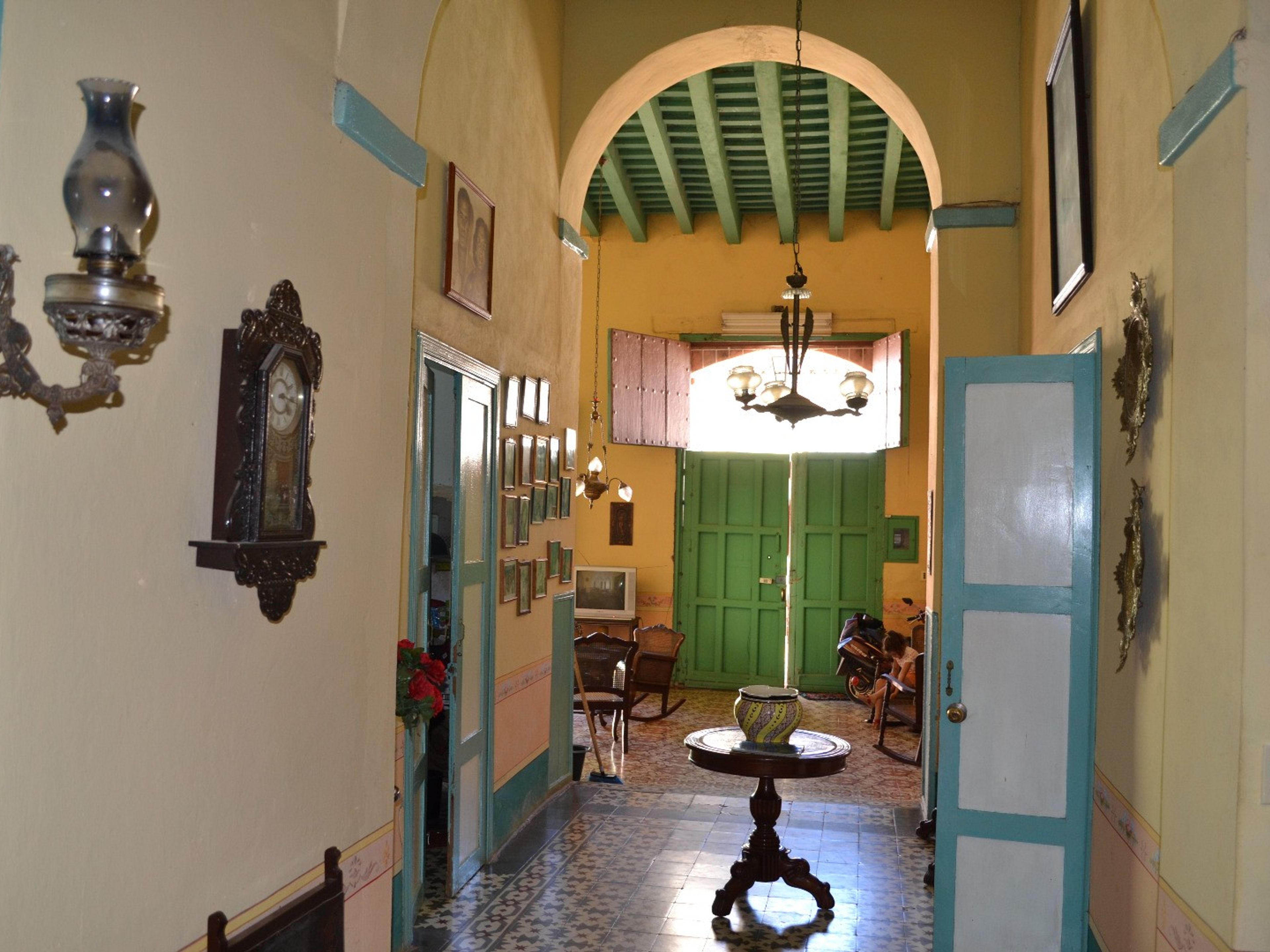 Hostal Luis XVIII (Loly y Machito), JESÚS MENÉNDEZ (Alameda), No. 68 - House view