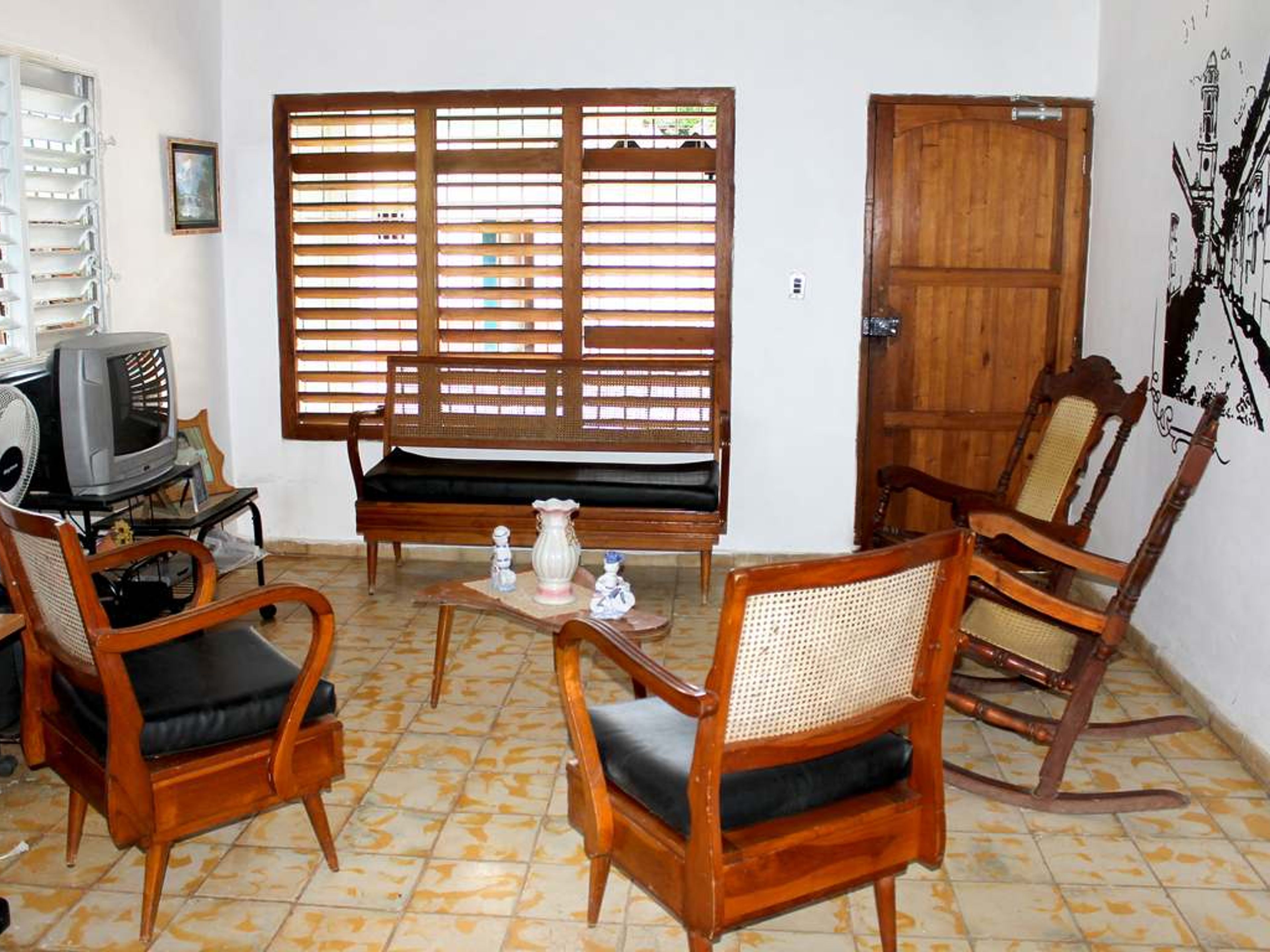Hostal Monfemar, ANTONIO GUITERAS (Mercedes)  No. 8House's living room