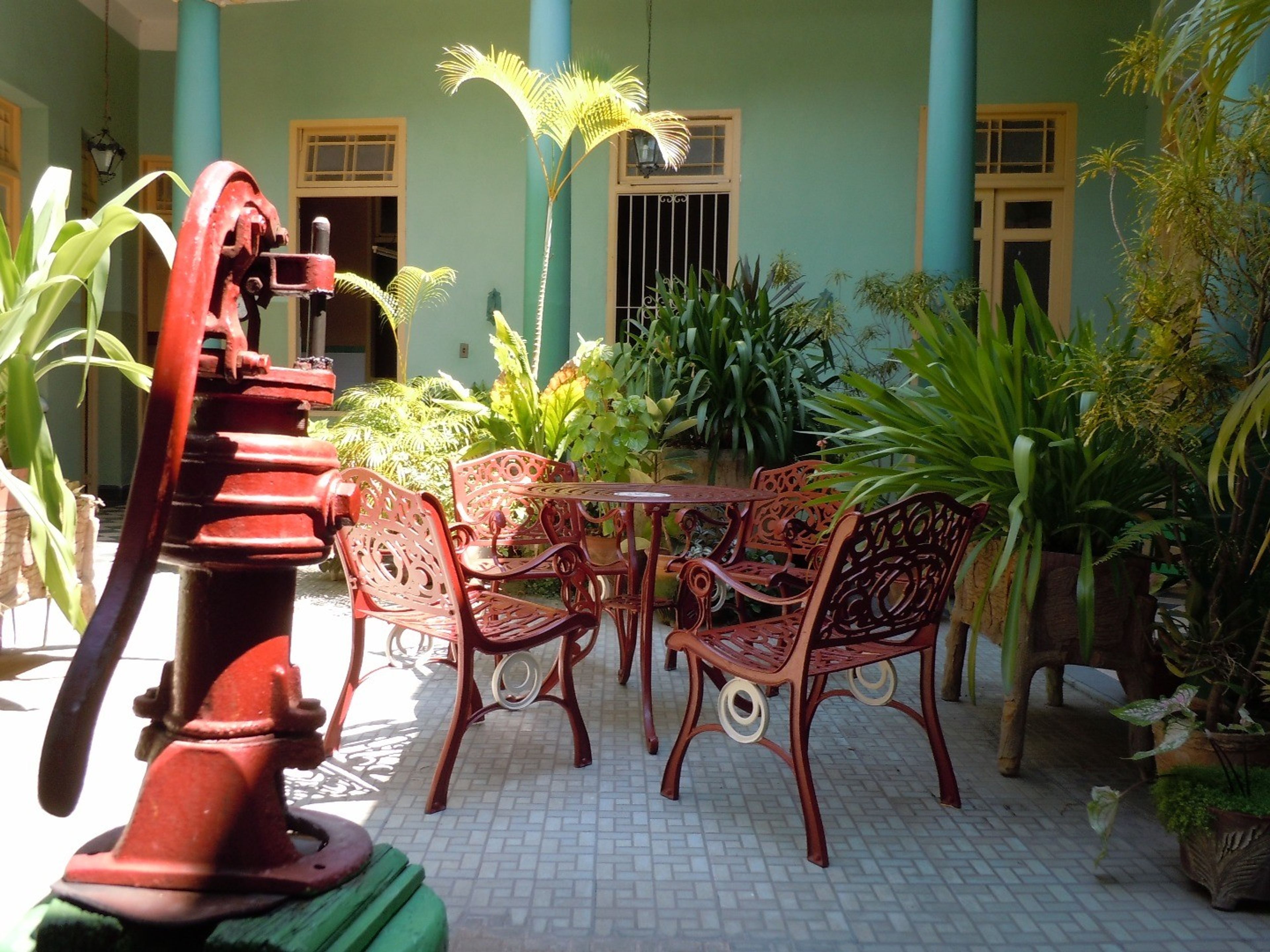 Casa Alba, RAMÓN GUERRERO (POPULAR), No. 106House's inside patio view