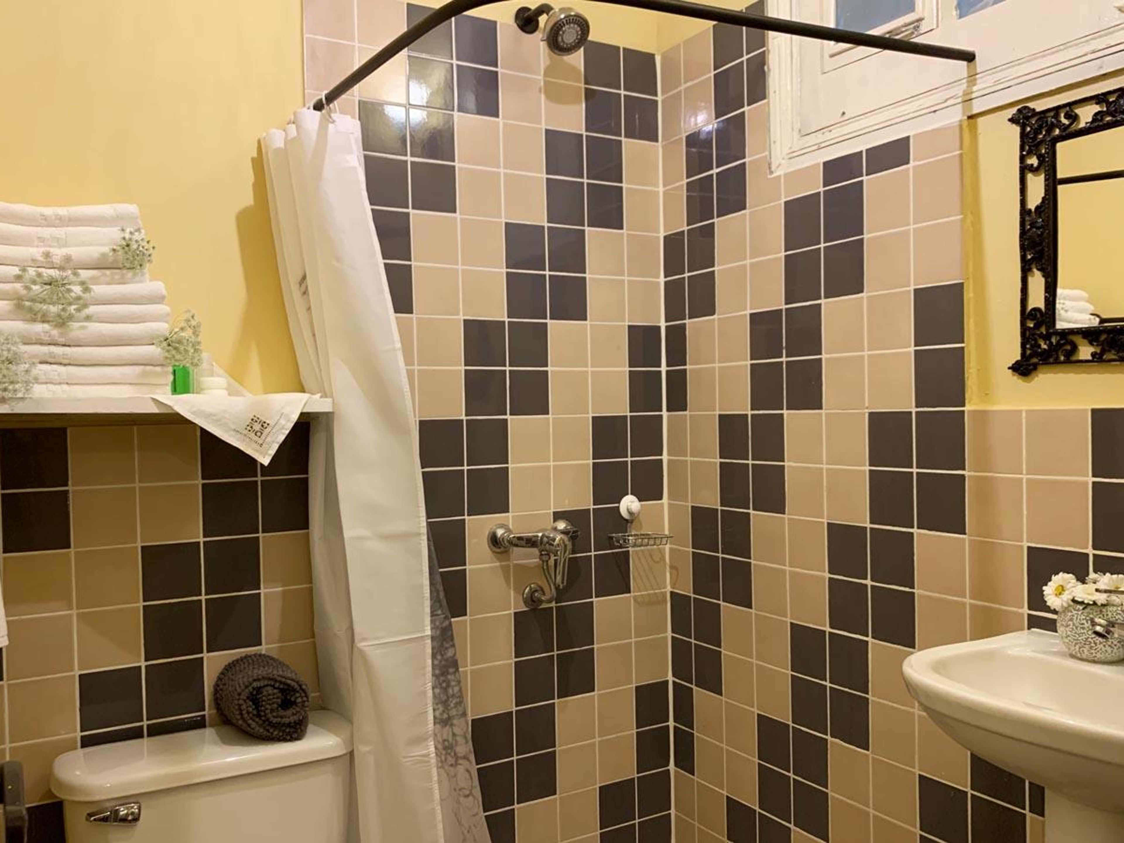 Hostal Lola Habana, CALLE 27, N ° 113Bathroom´s view