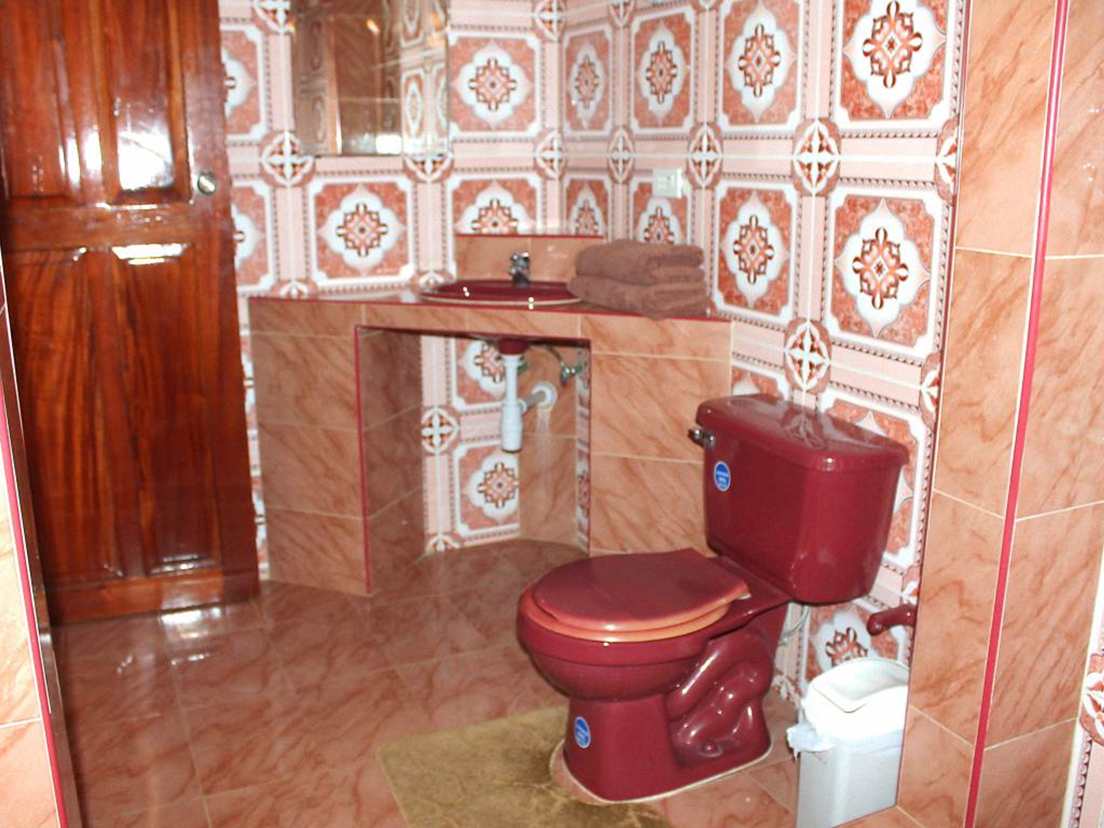 Hostal Las Cuevas, BUEN RETIRO, No. 75Bathroom's view