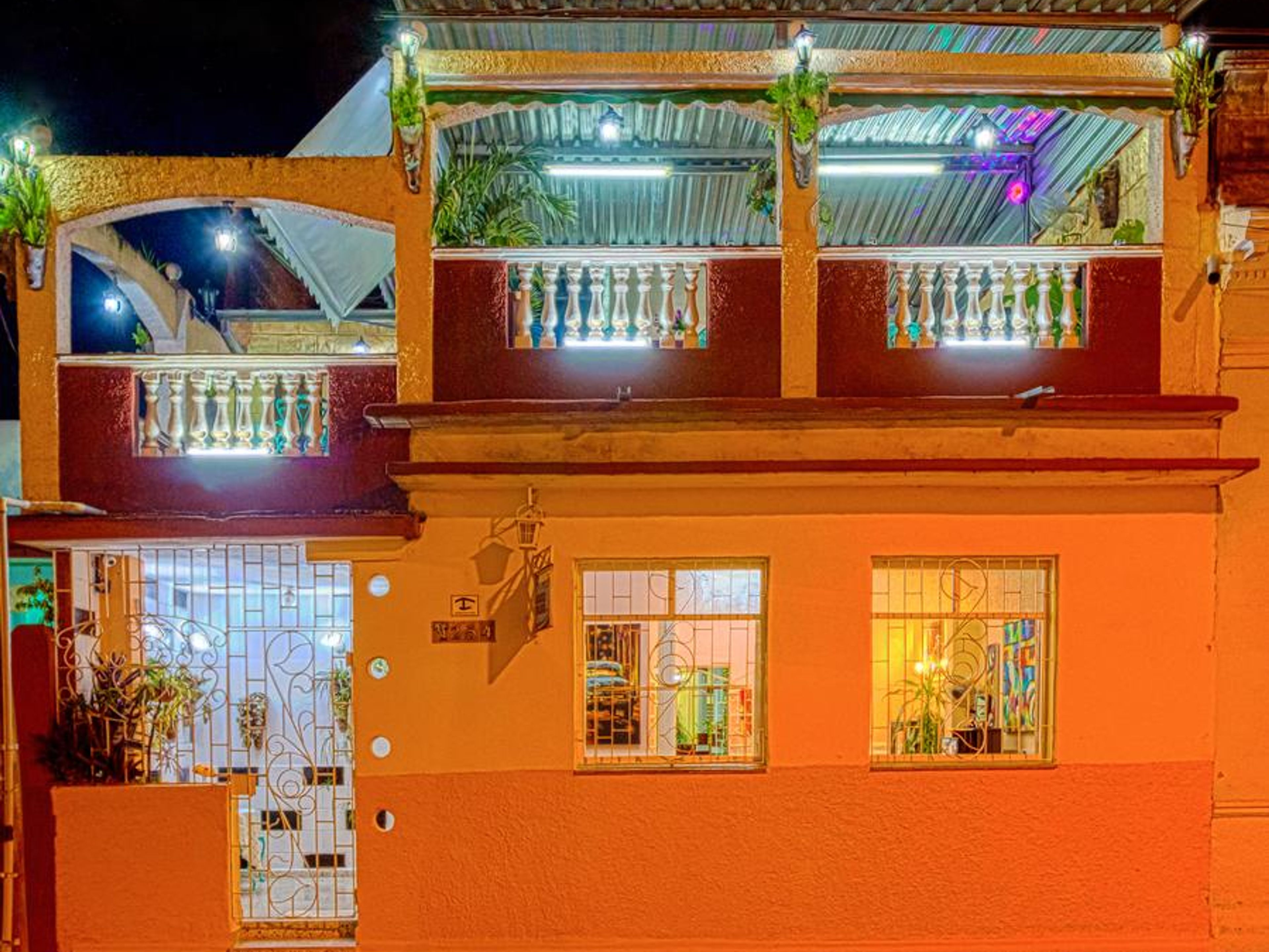 Riki´s Hostal, COLÓN, No. 254