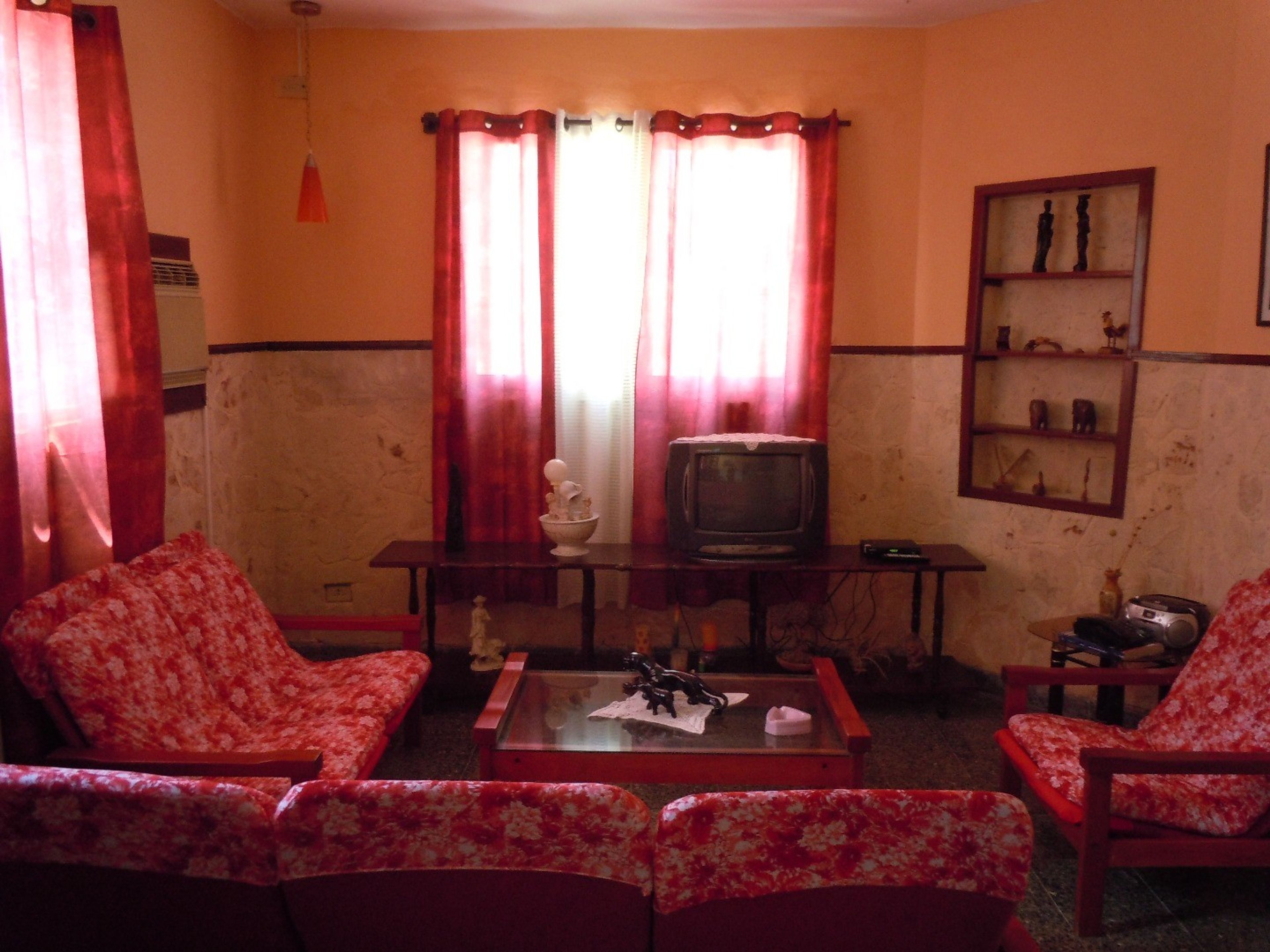 Дом Independiente Luis y Blanca, CALZADA,  No. 15Apartment's living room